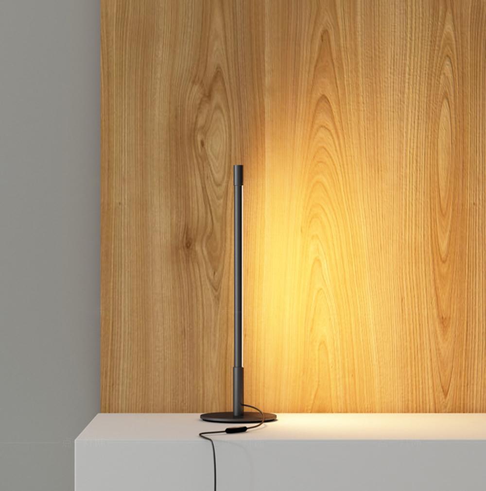 Linear LED Table Lamp | Metal, Aluminum, Acrylic | Black