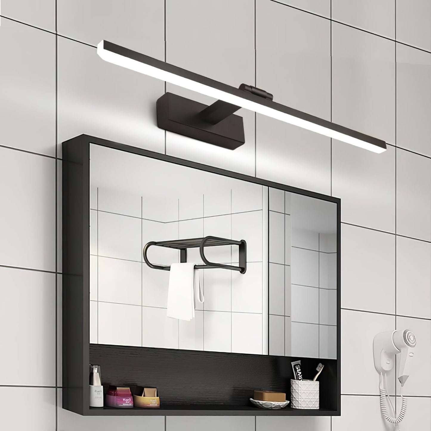 Linear Bathroom Wall Lamp | Aluminum | Black/White