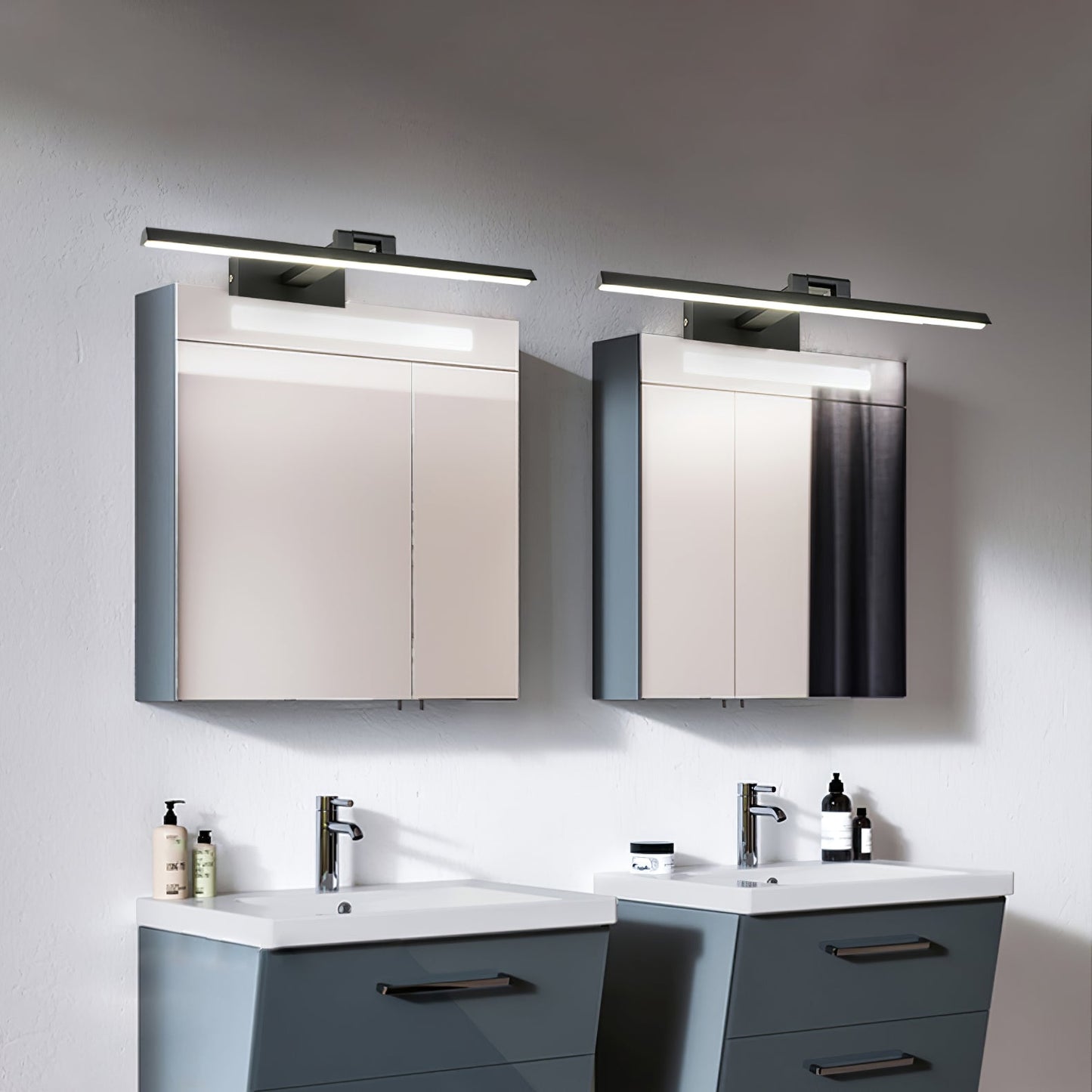 Linear Bathroom Wall Lamp | Aluminum | Black/White