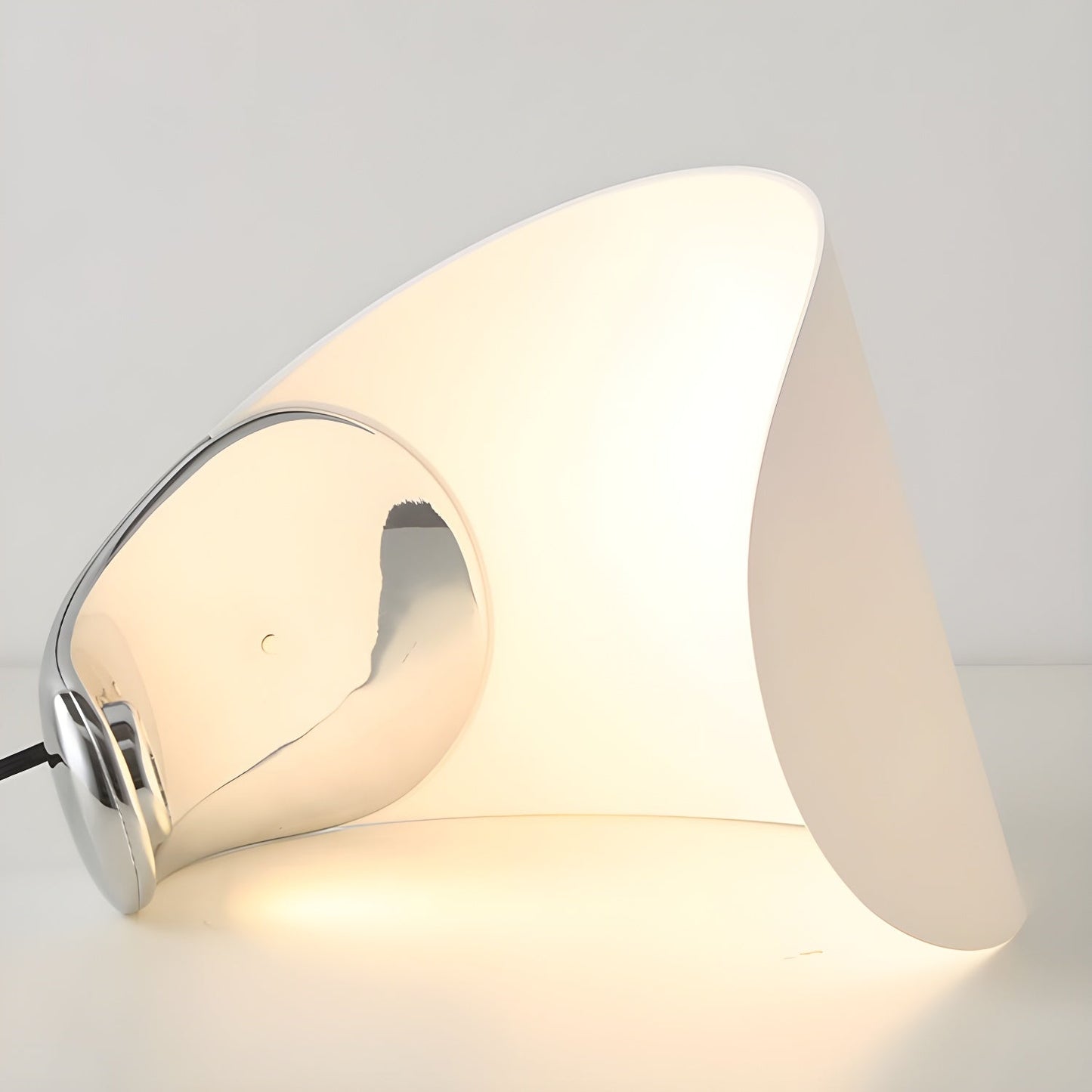 Luna Flow Table Lamp | Metal | Chrome, White