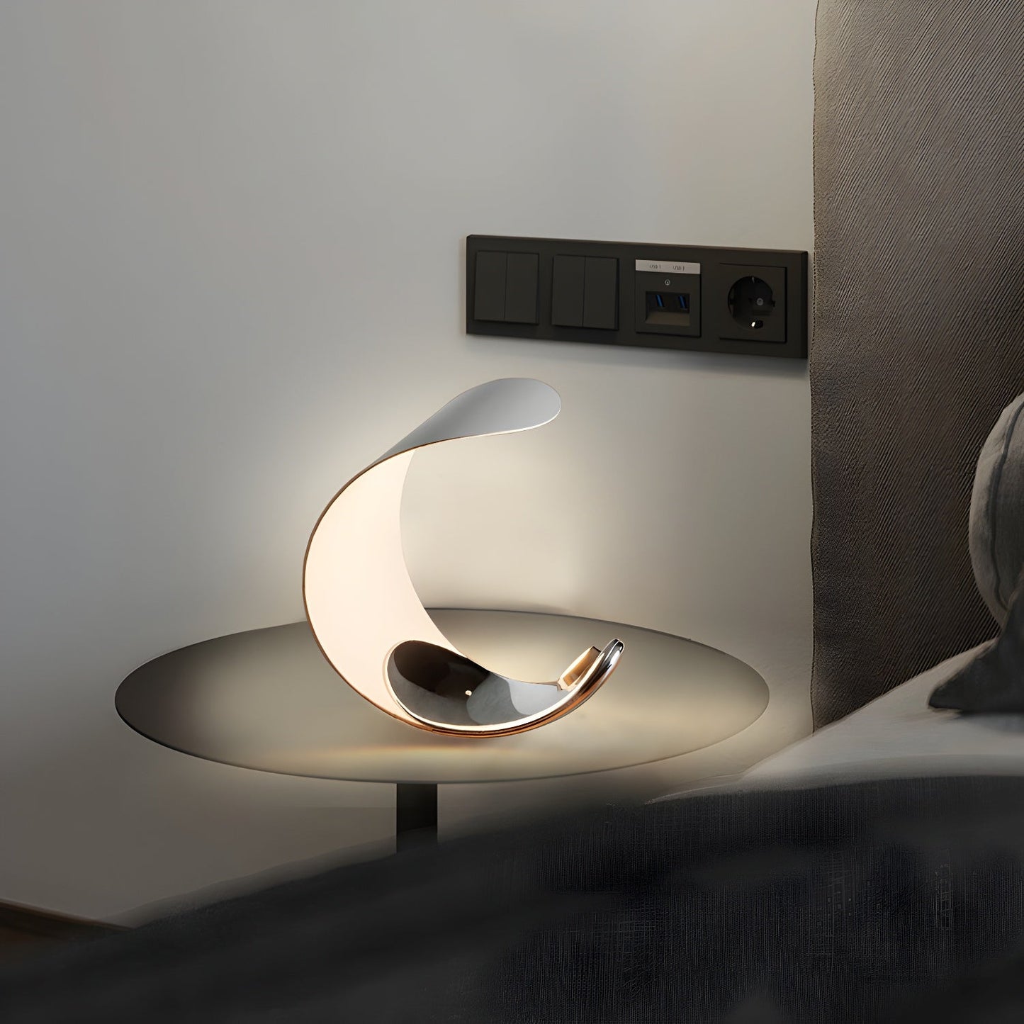 Luna Flow Table Lamp | Metal | Chrome, White