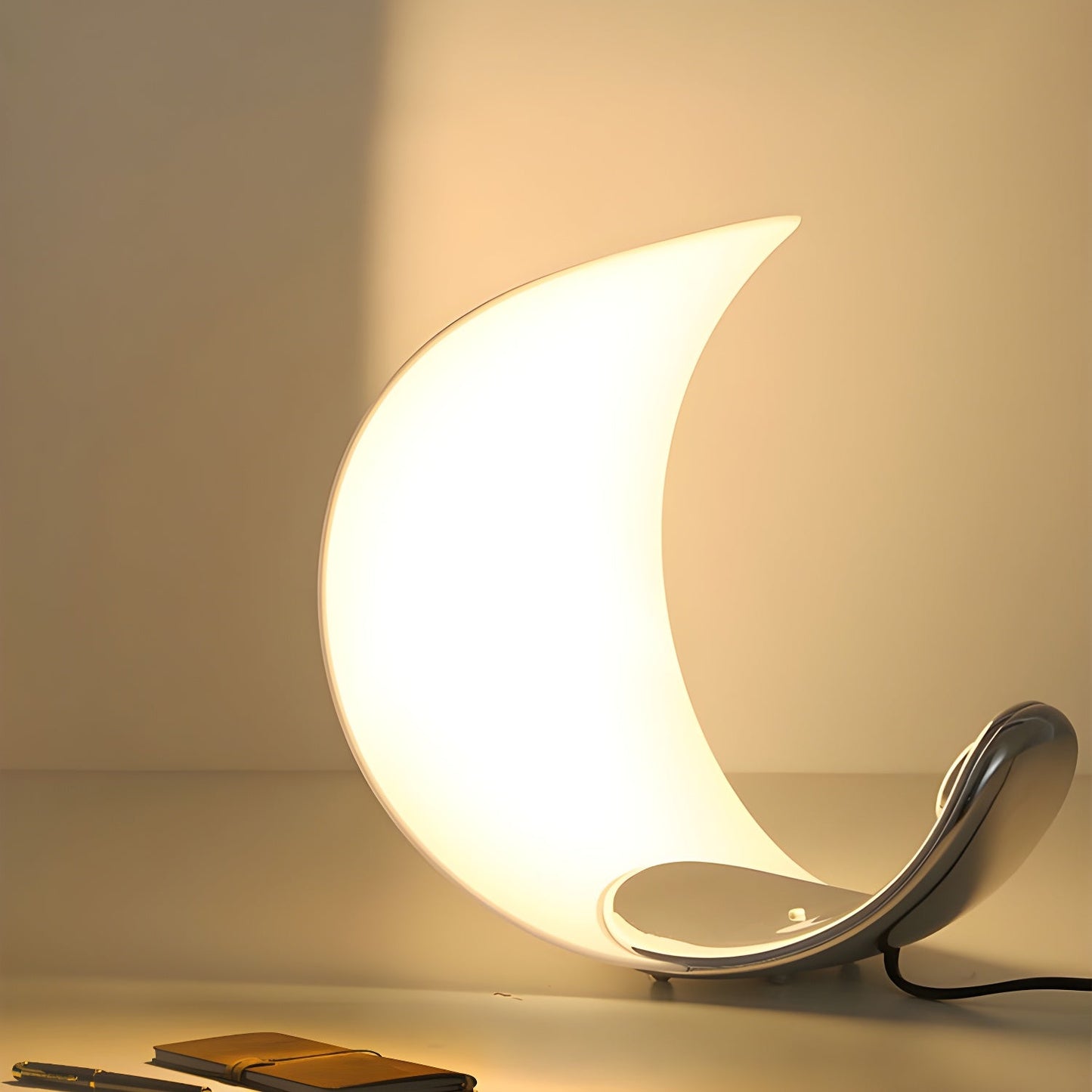Luna Flow Table Lamp | Metal | Chrome, White
