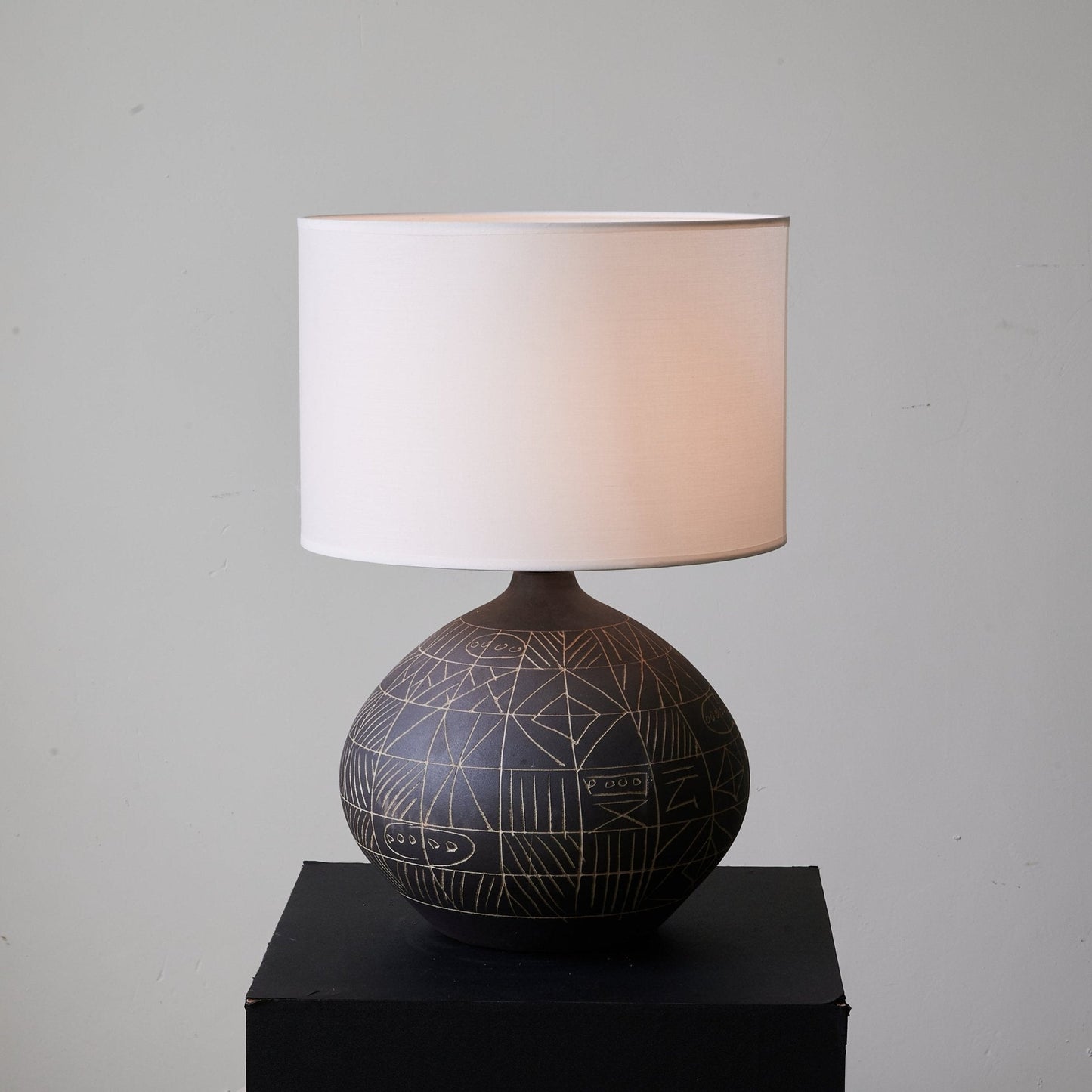 Lunari Etch Table Lamp | Ceramic Base | Black