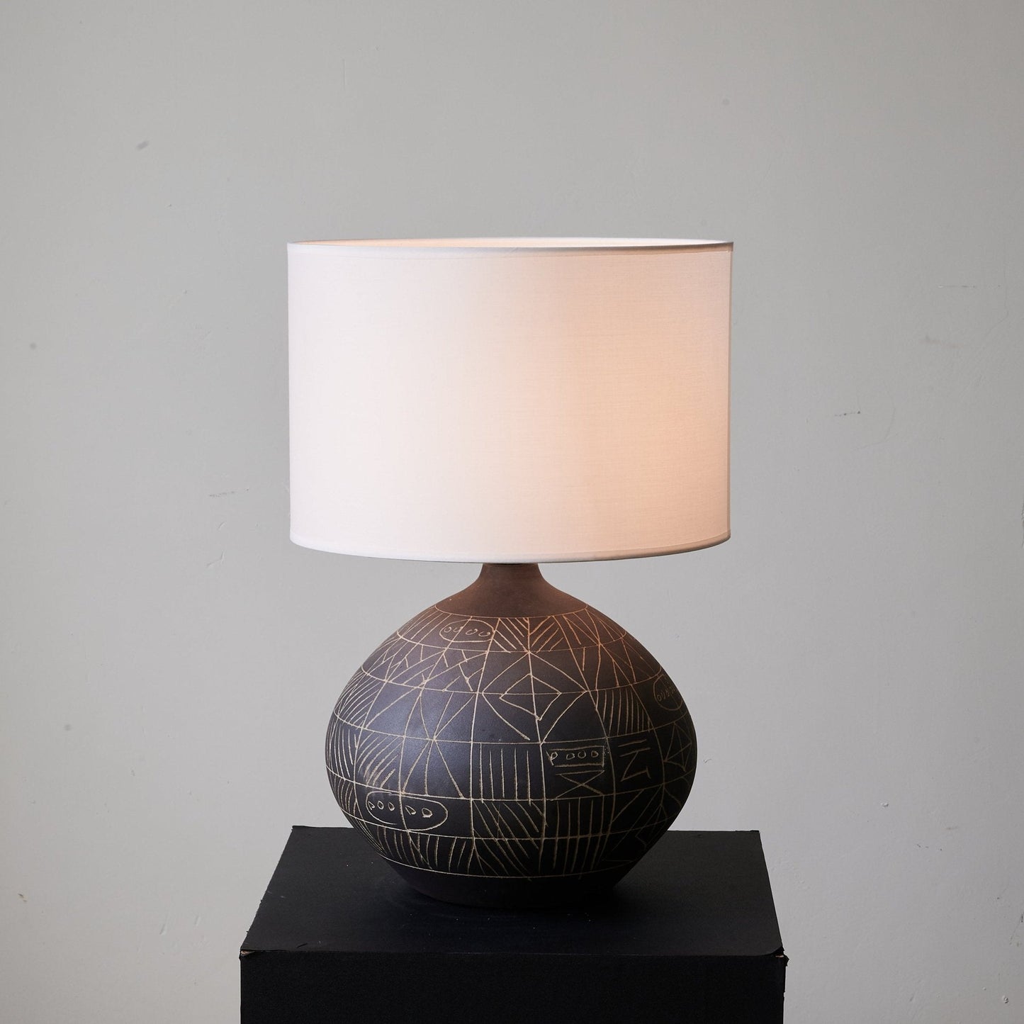 Lunari Etch Table Lamp | Ceramic Base | Black
