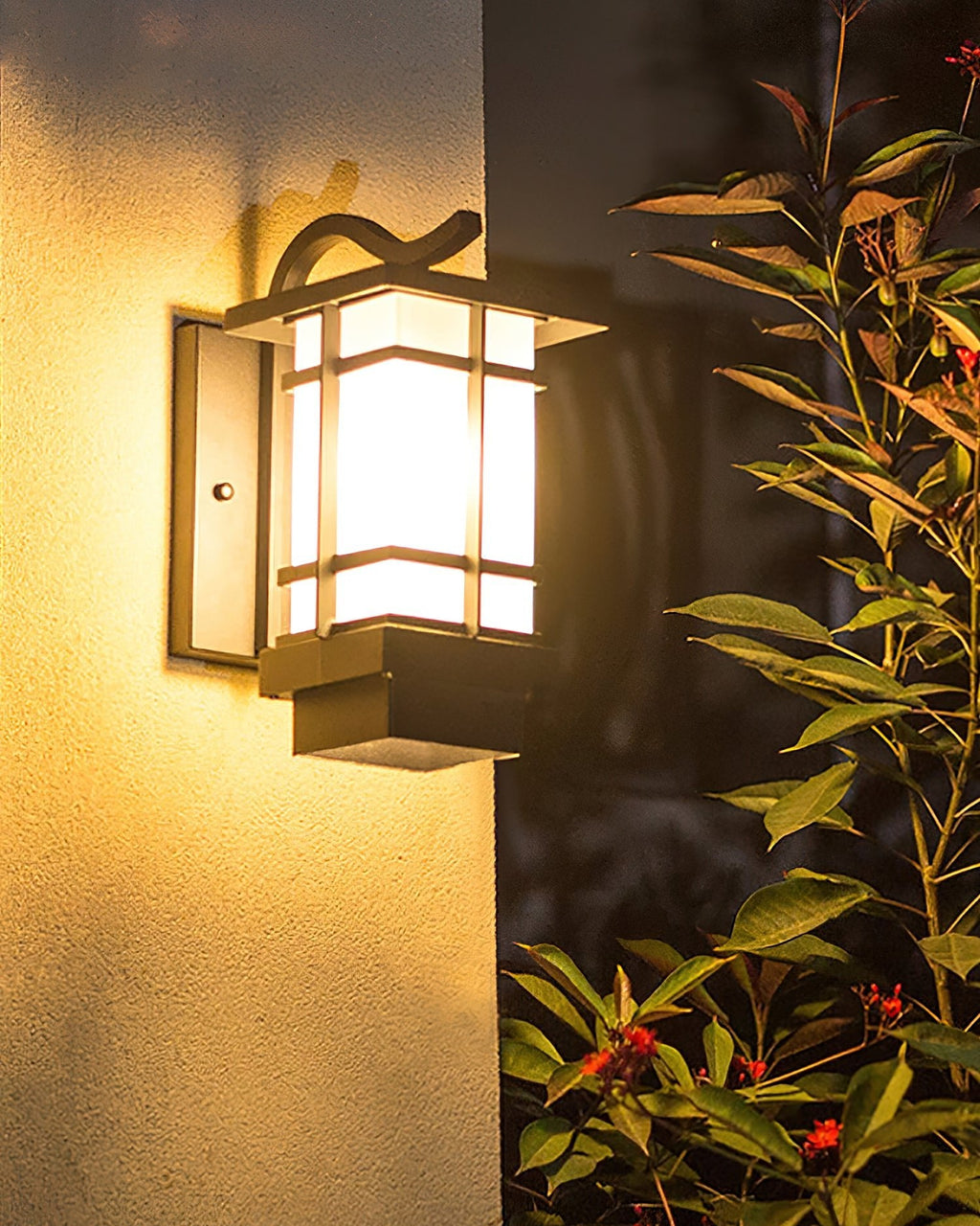 Madison Lantern Outdoor Wall Lamp | Aluminum & Glass | Black