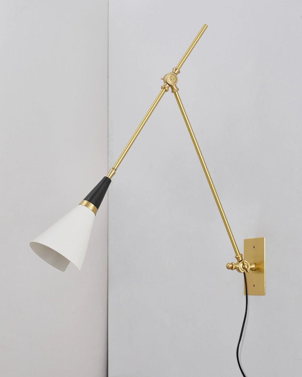 Magari Wall Lamp | Adjustable Design | White, Black, Brass