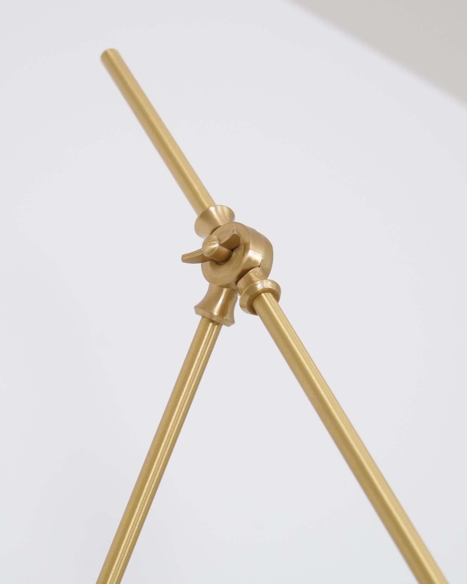 Auguri Wall Lamp | Adjustable Articulating Joint | White, Brass
