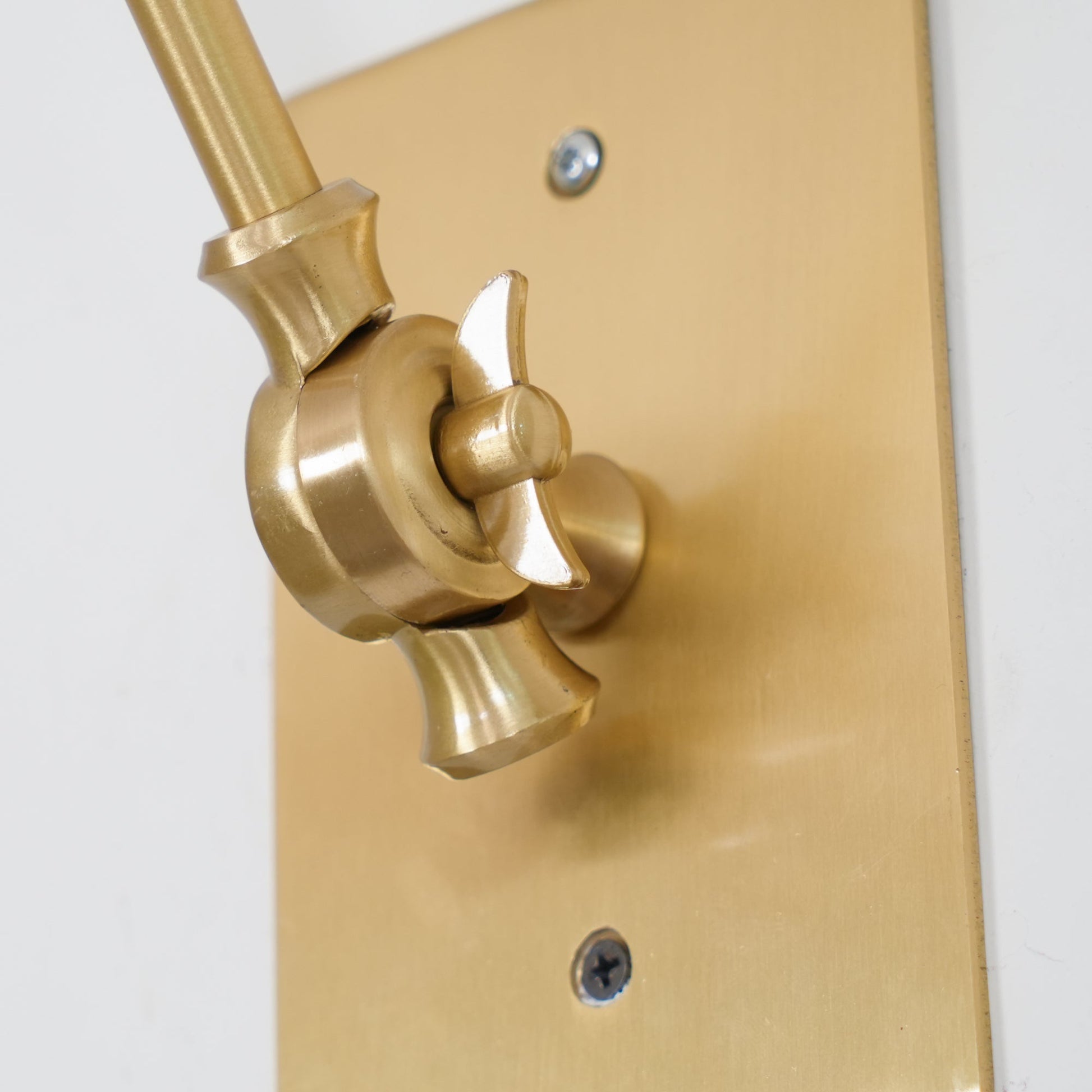 Auguri Wall Lamp | Adjustable Articulating Joint | White, Brass