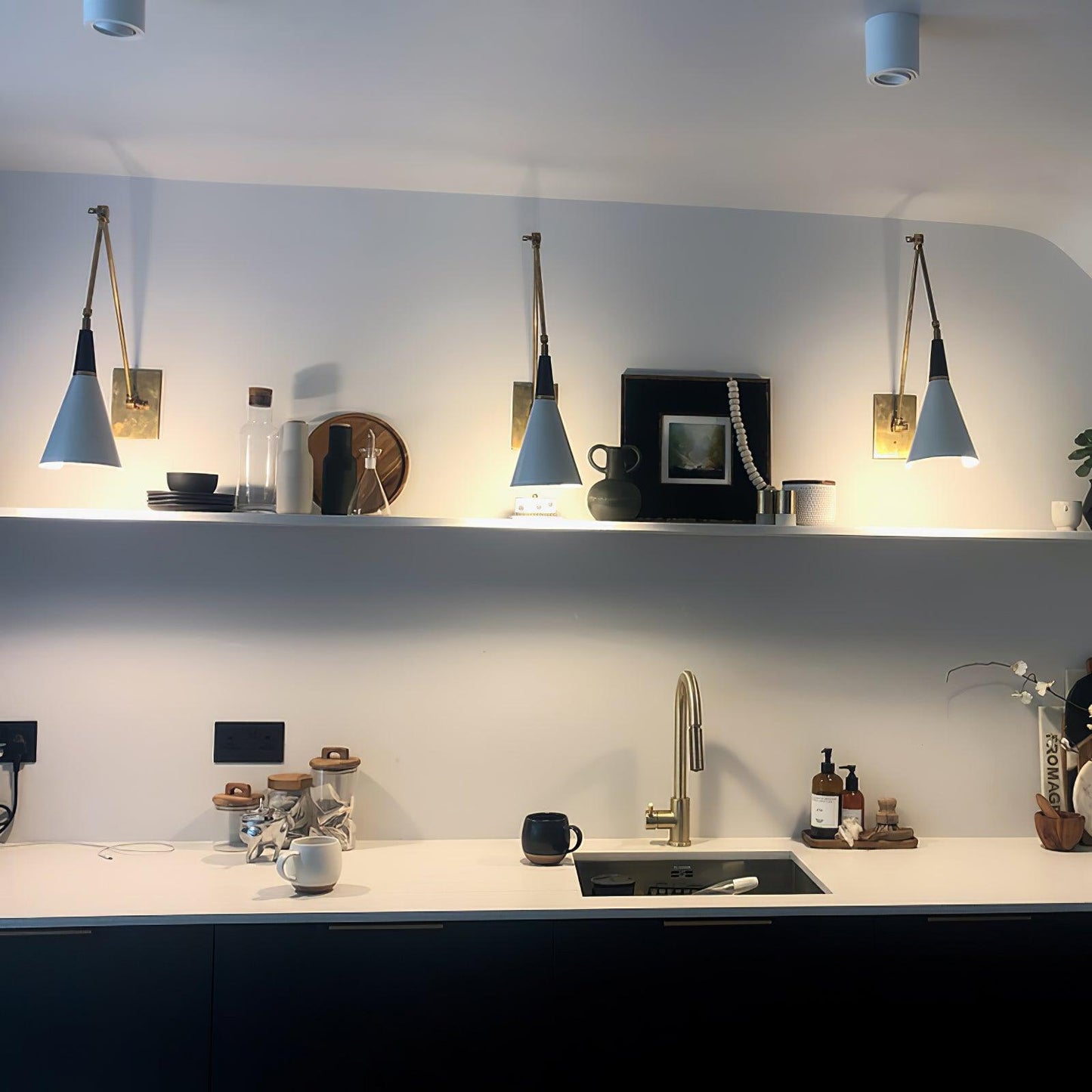 Magari Wall Lamp | Adjustable Metal & Glass Design | White, Black, Brass