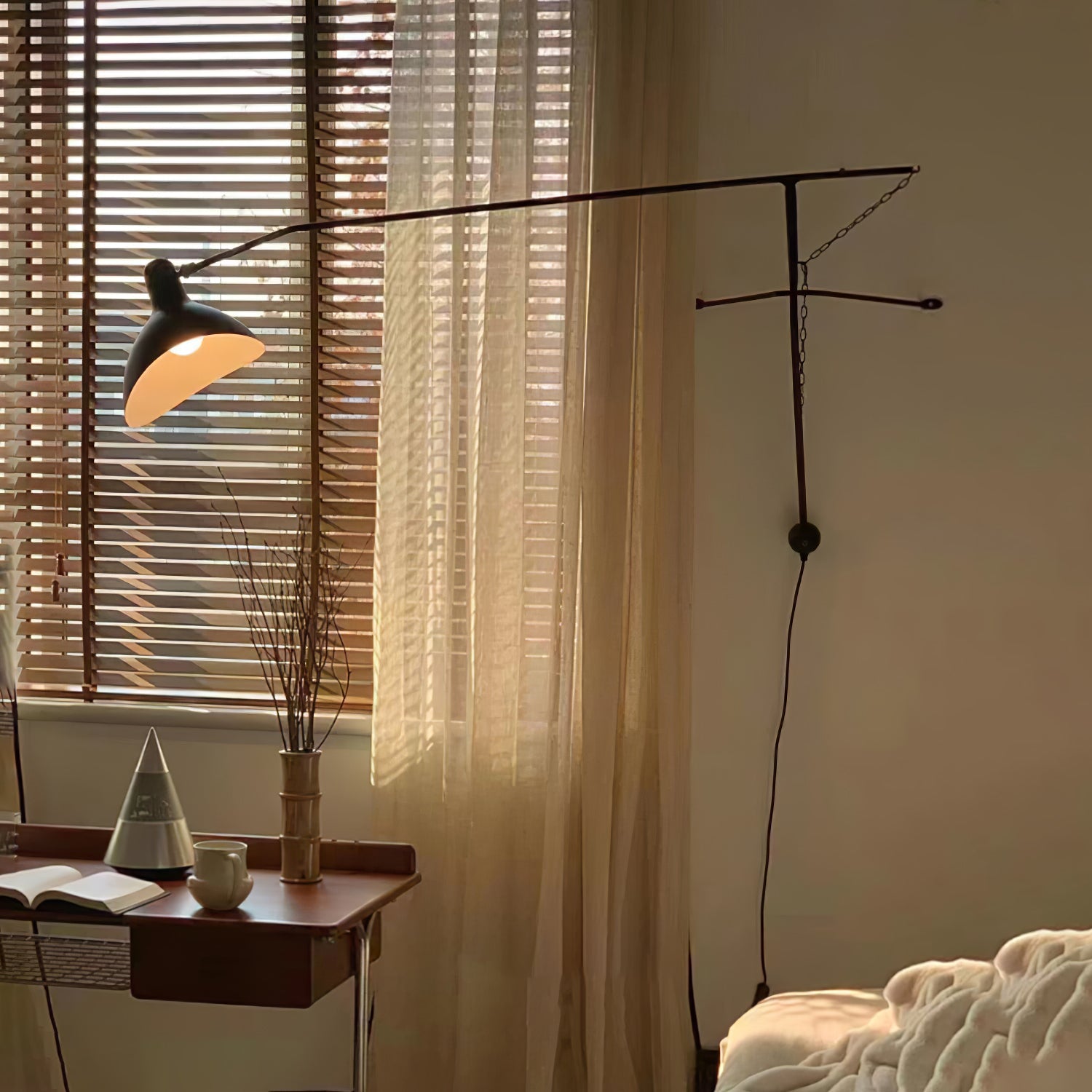 Mantis Arm Wall Lamp | Iron | Black