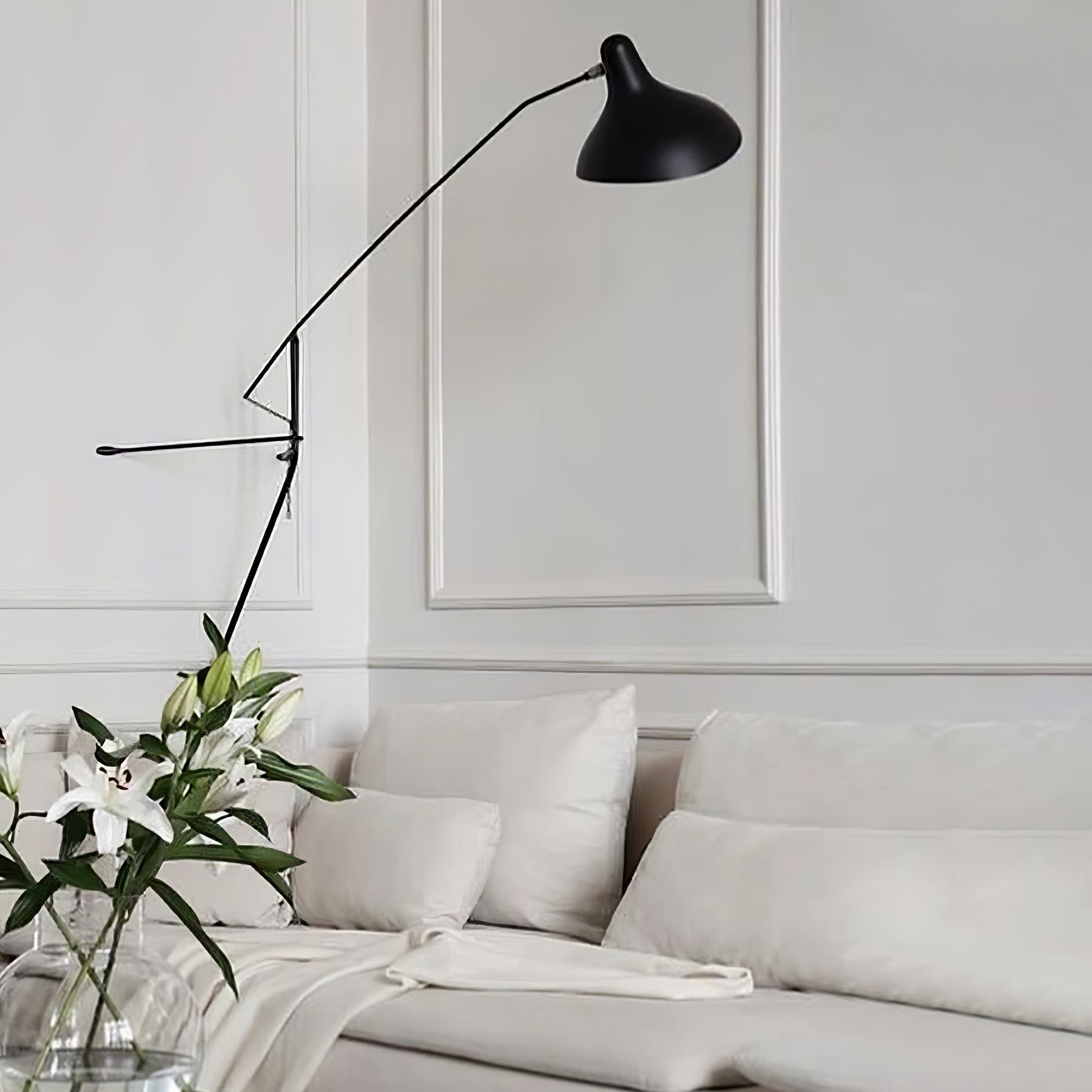 Mantis Arm Wall Lamp | Iron | Black