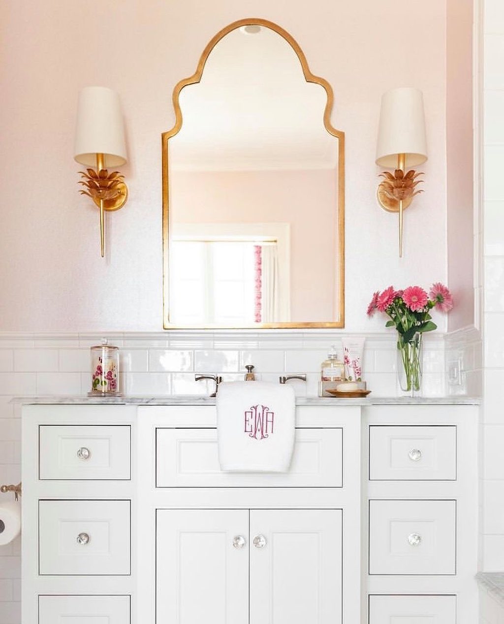 Maren Wall Lamp | Brass Flower Design | Retro Style
