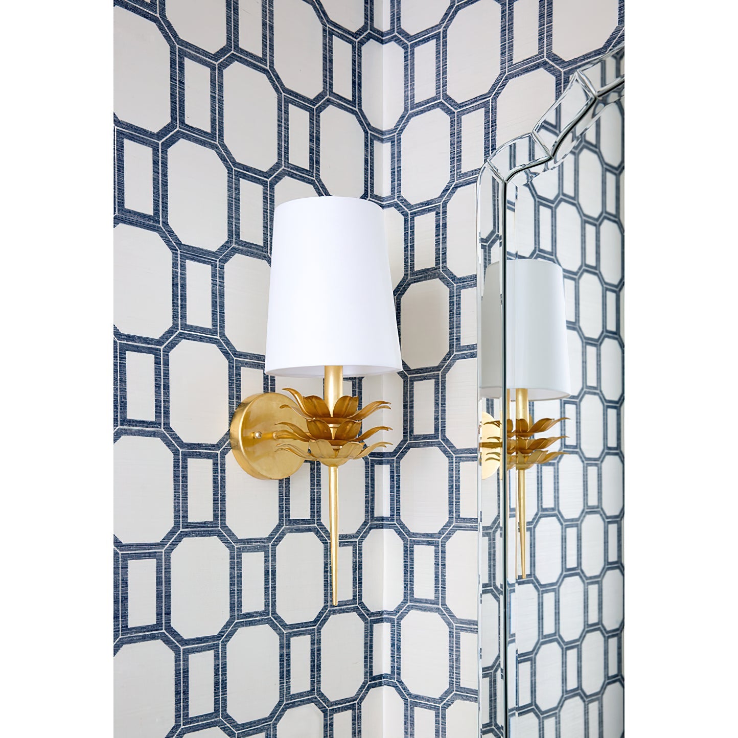 Maren Wall Lamp | Brass Flower Design | Retro Style