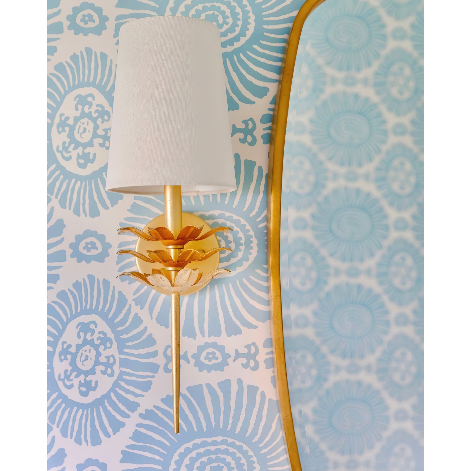 Maren Wall Lamp | Brass Flower Design | Retro Style
