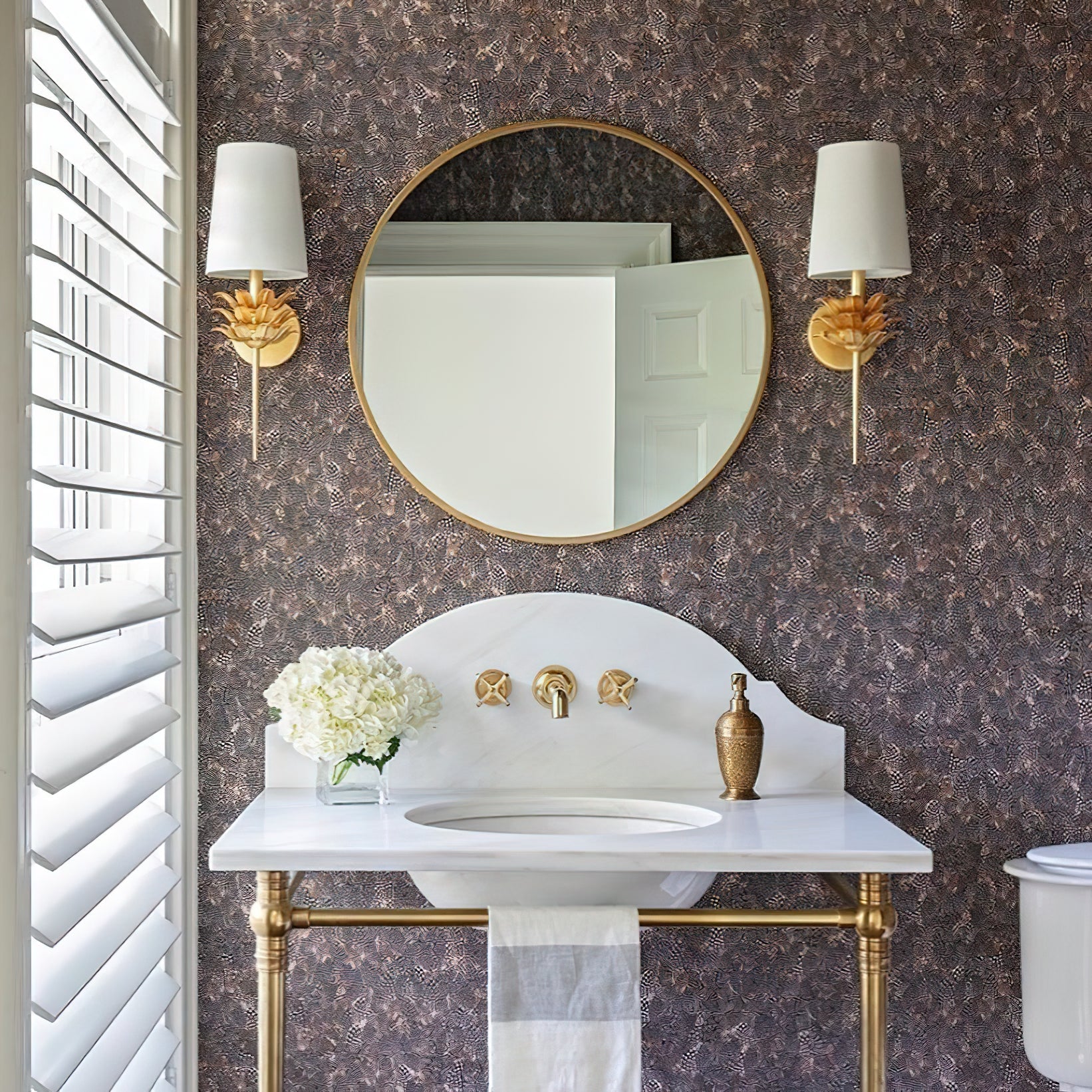 Maren Wall Lamp | Brass Flower Design | Retro Style