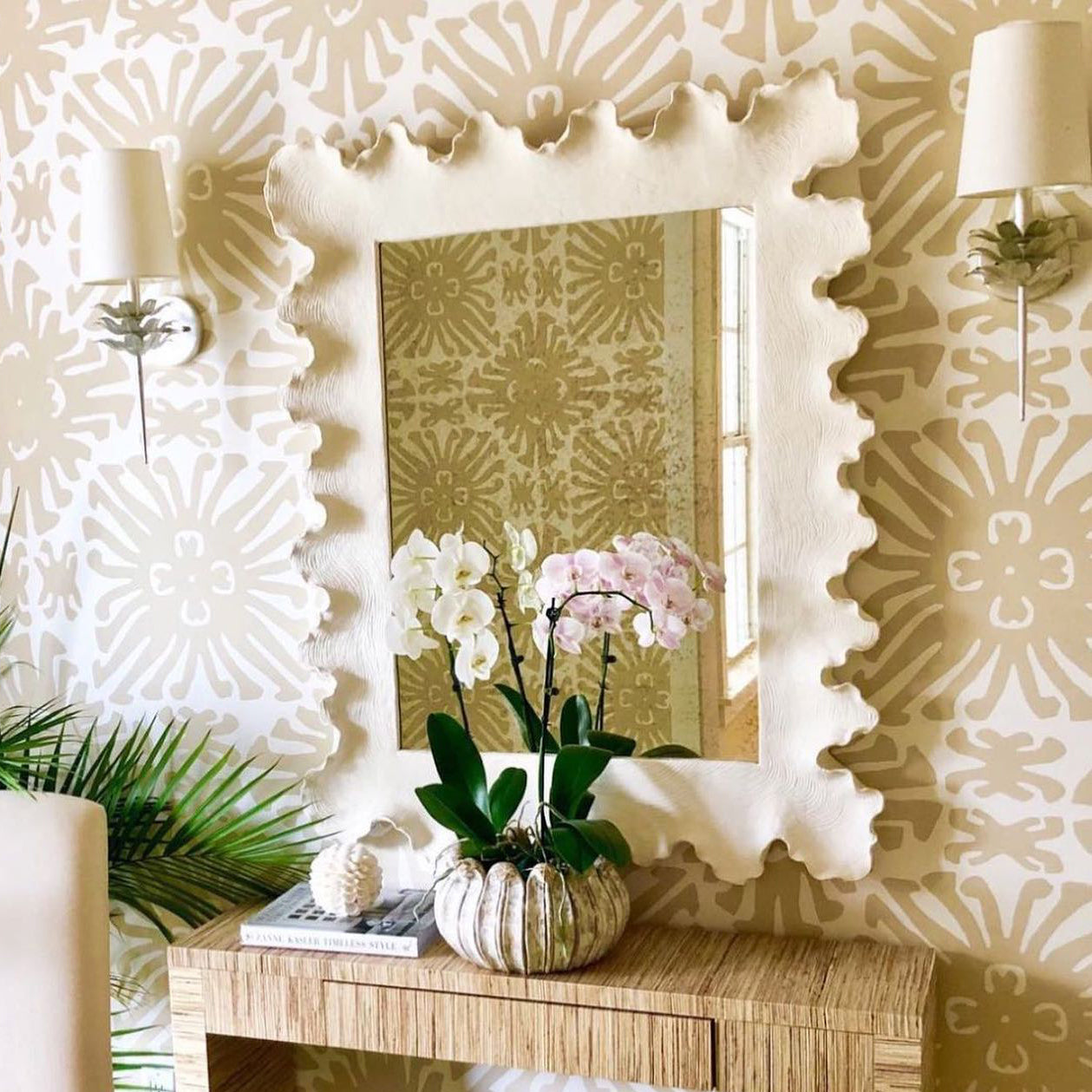 Maren Wall Lamp | Brass Flower Design | Retro Style