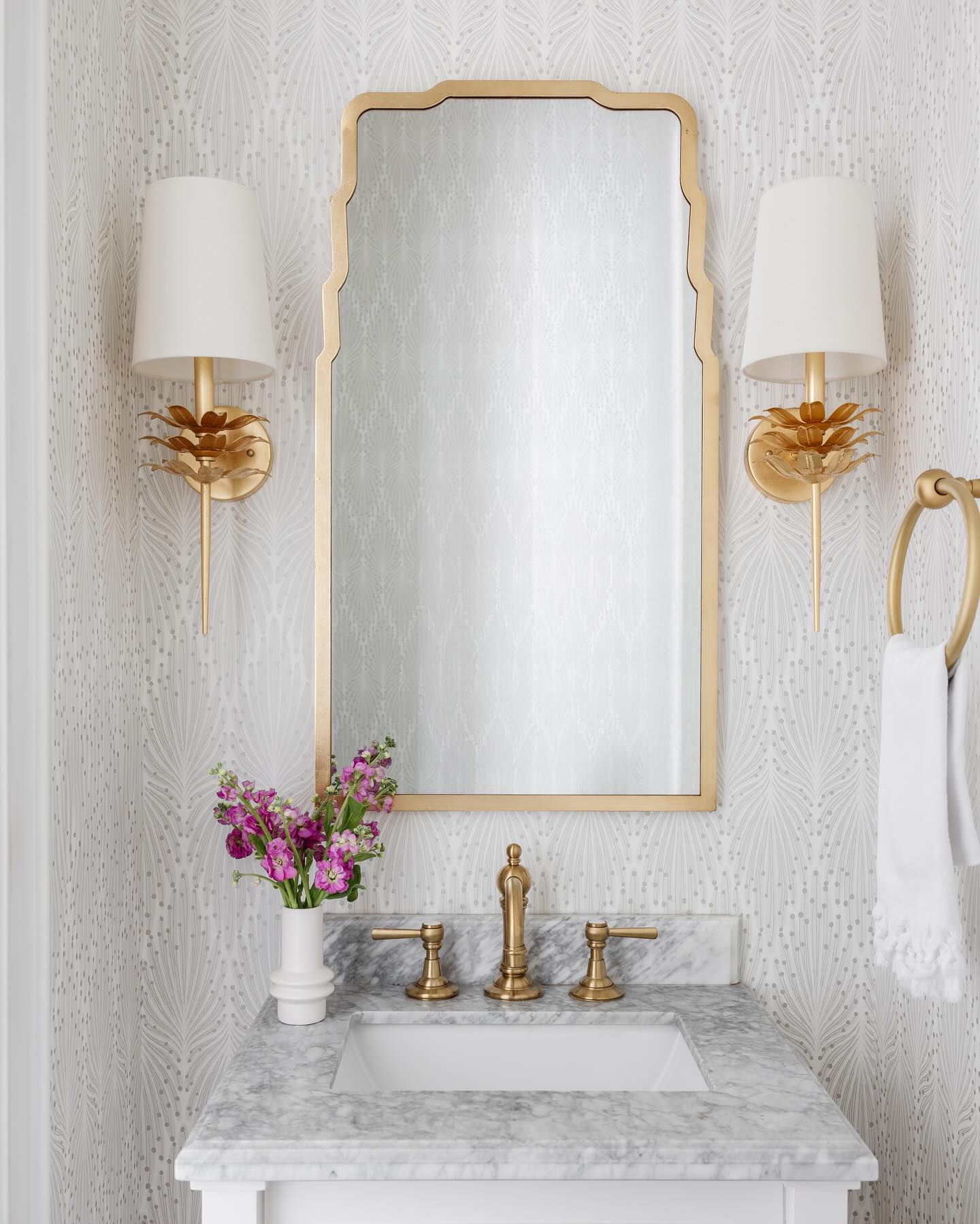 Maren Wall Lamp | Brass Flower Design | Retro Style