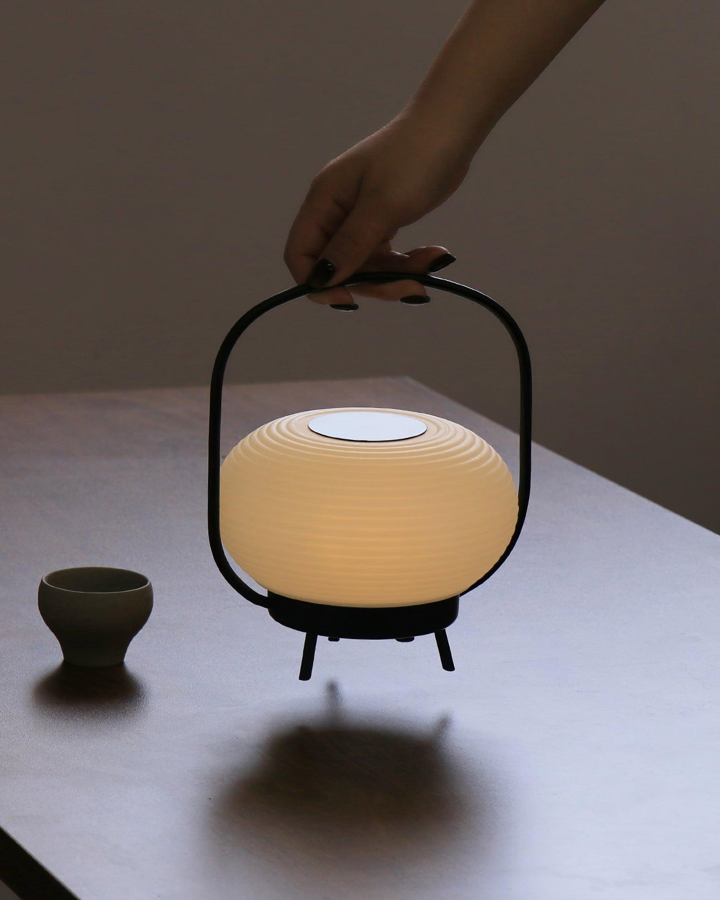 Masker Portable Table Light | Metal & PE | Black, Red
