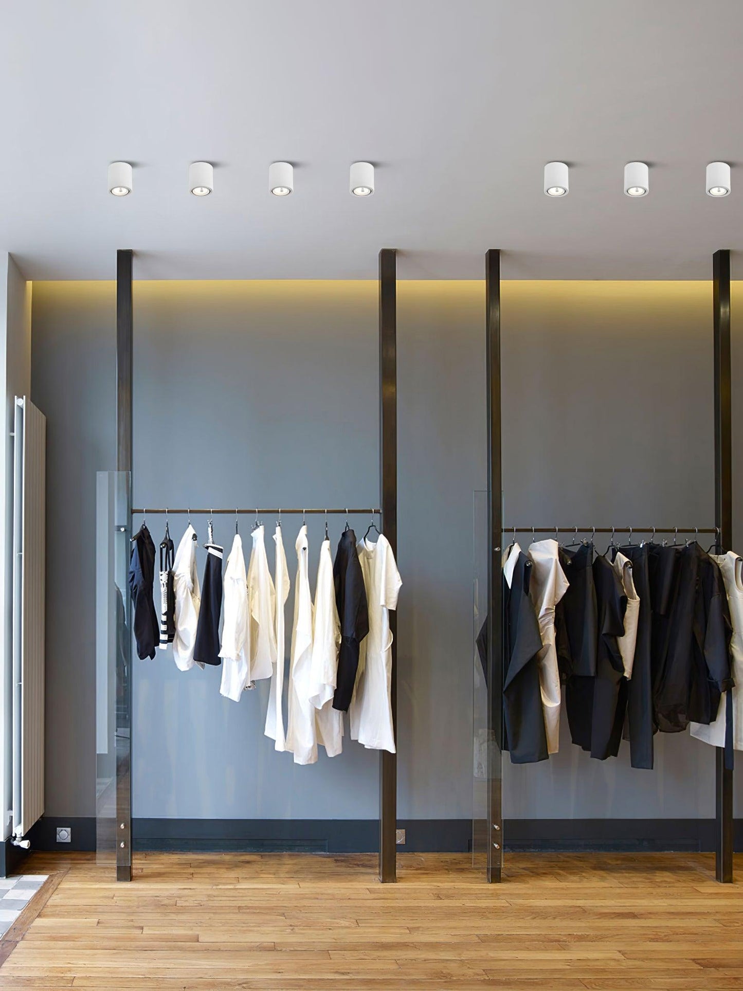 Maxi Rebel Spotlight | Metal | White or Black