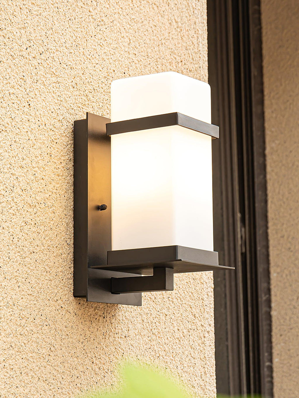 Mcdade Wall Light | Metal & Glass | Black & White