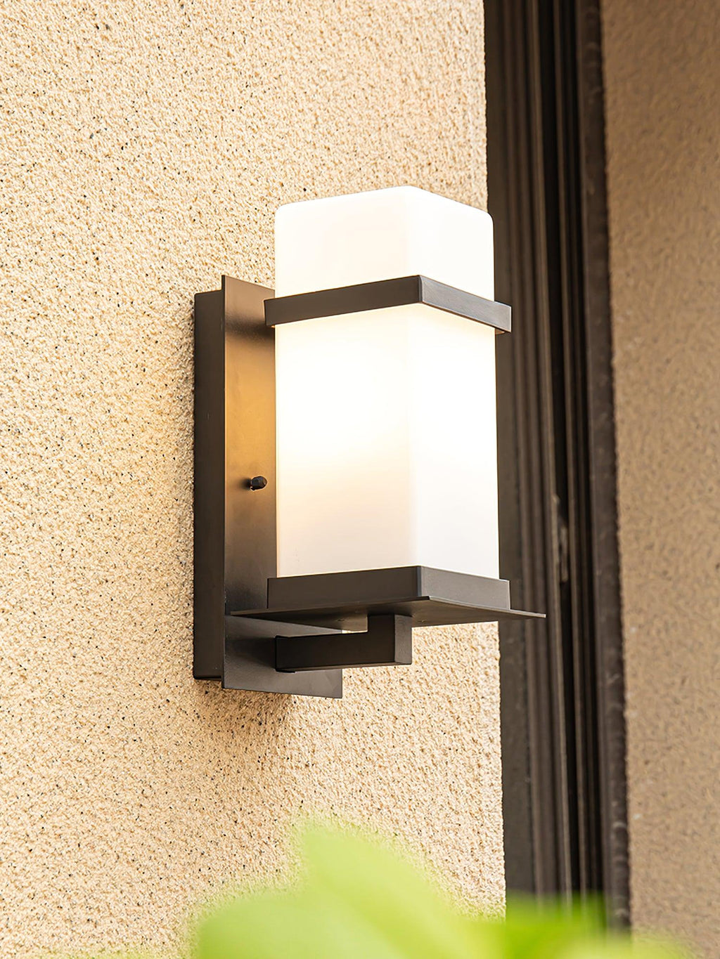 Mcdade Wall Light | Metal & Glass | Black & White