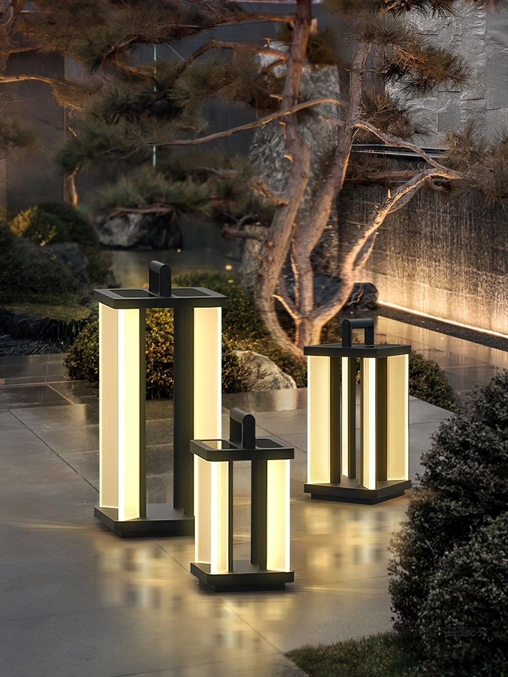 Metroluxe Outdoor Light | Stainless Steel | Solar Powered