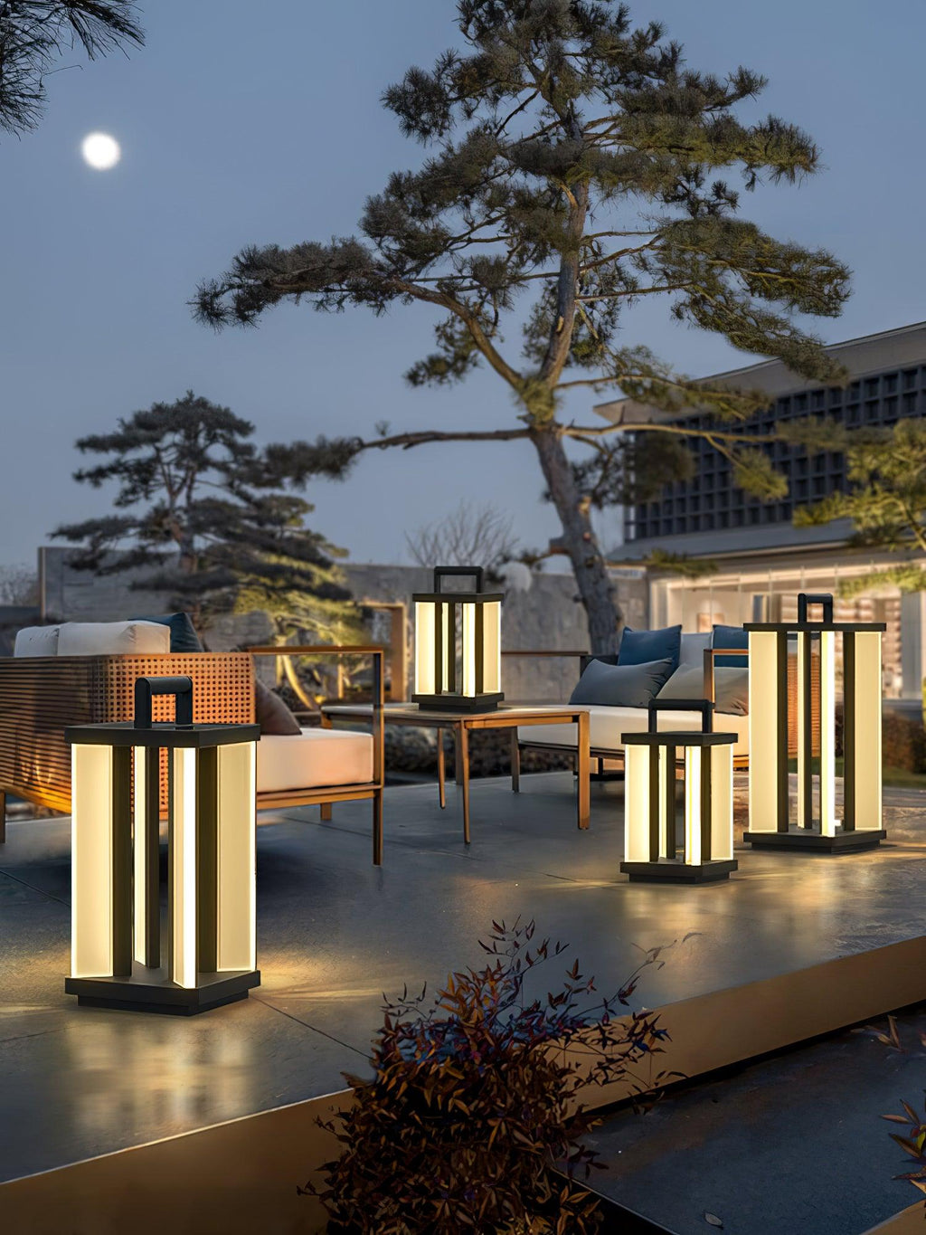 Metroluxe Outdoor Light | Stainless Steel | Solar Powered