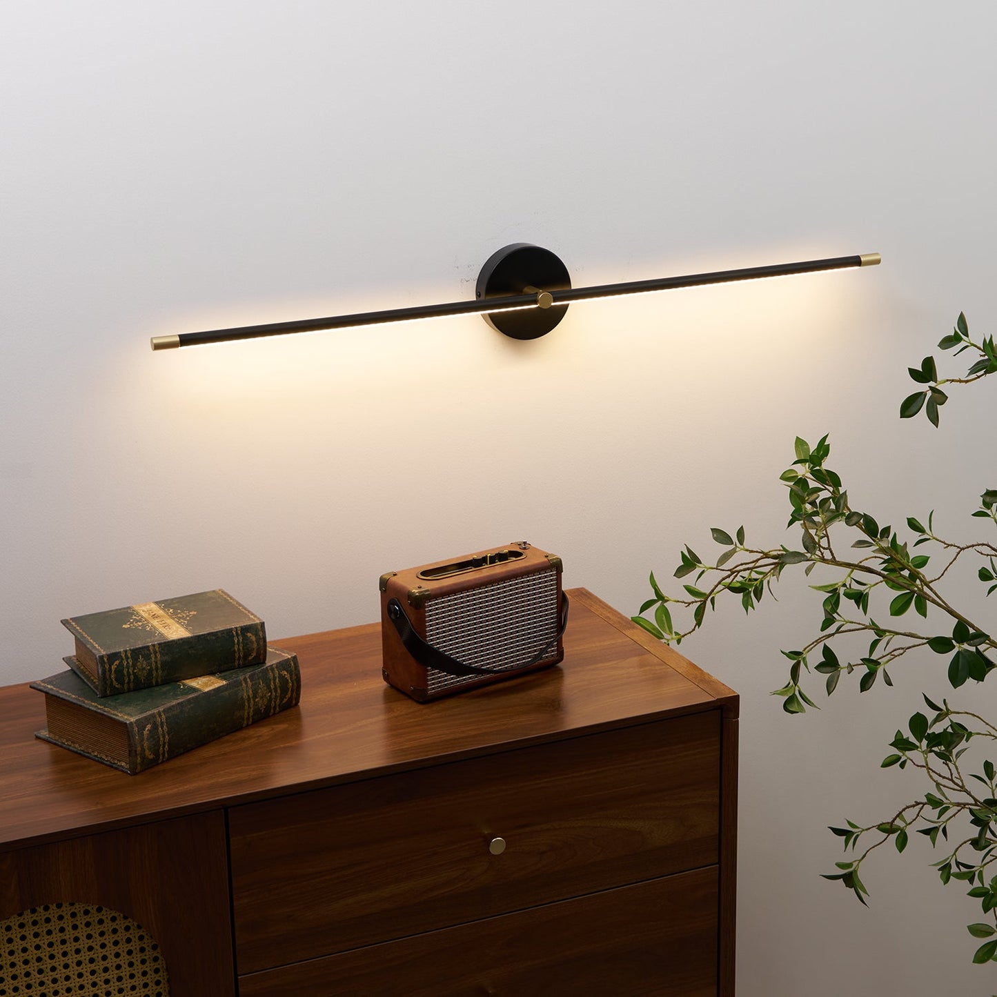 Minimalist Wall Lamp | LED | Black or Gold