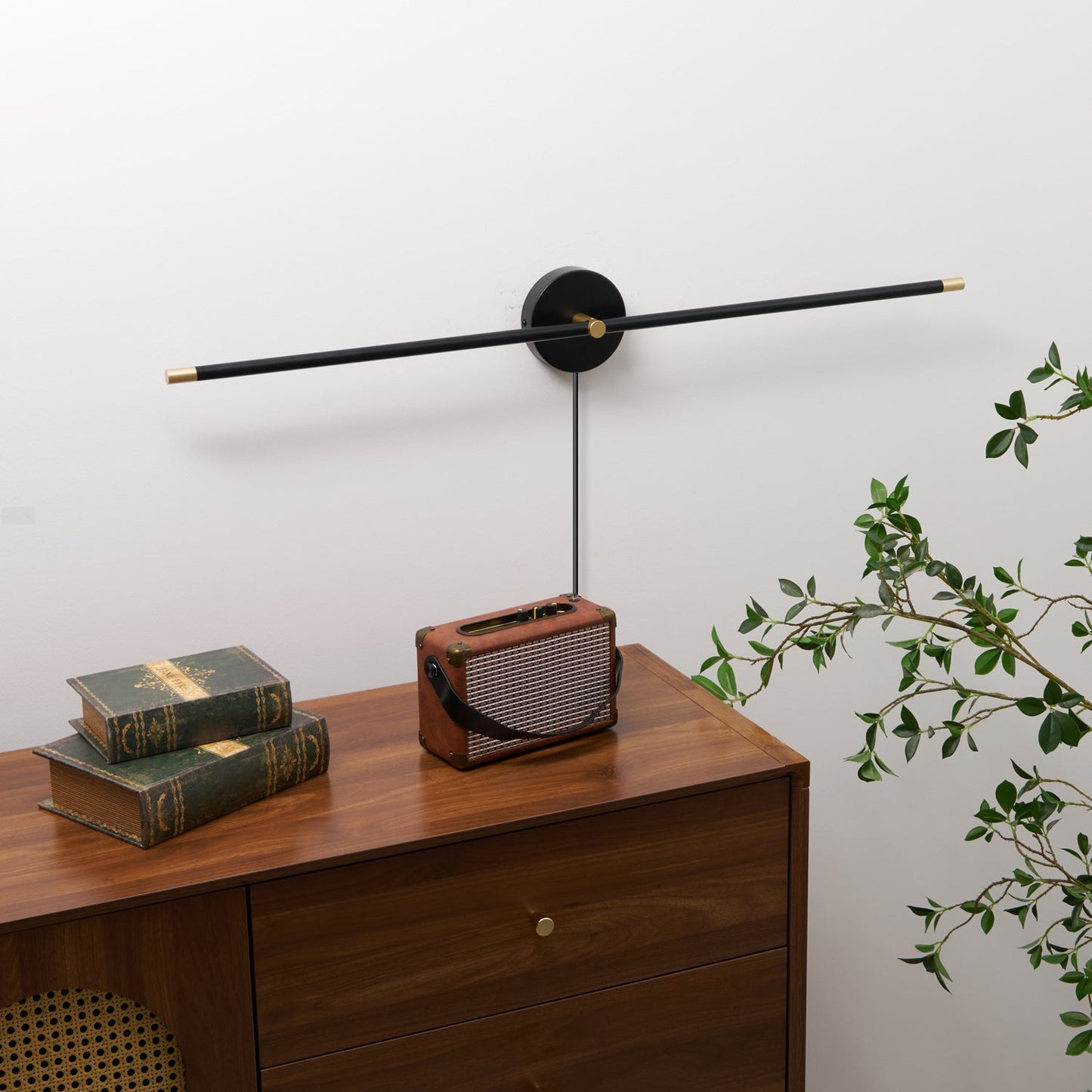 Minimalist Wall Lamp | LED | Black or Gold
