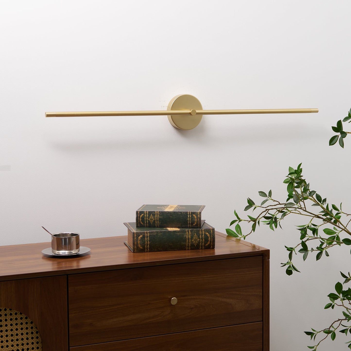 Minimalist Wall Lamp | LED | Black or Gold