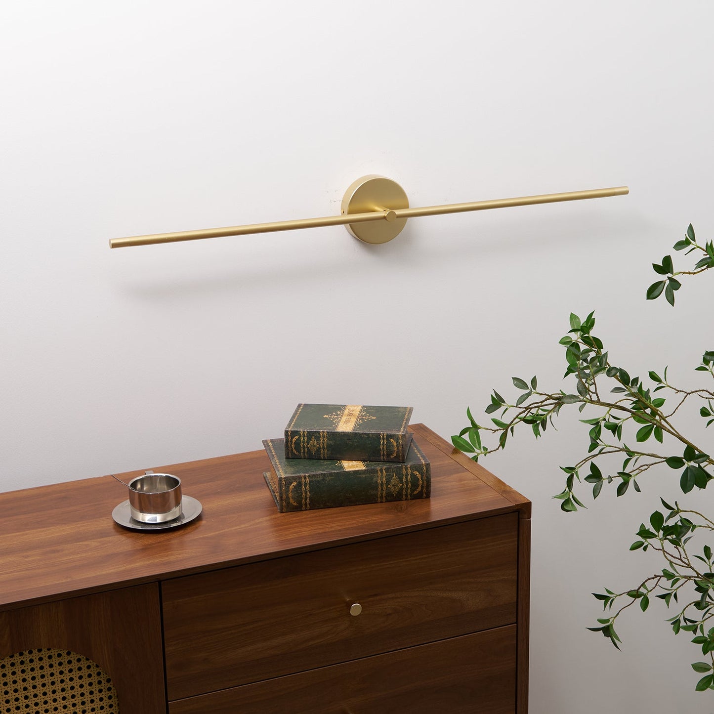 Minimalist Wall Lamp | LED | Black or Gold