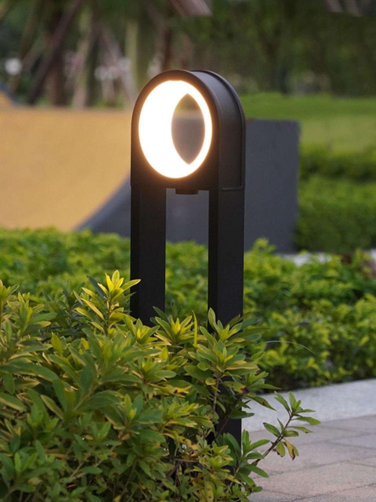 Molde Garden Outdoor Light | Aluminum & Acrylic | Black/White