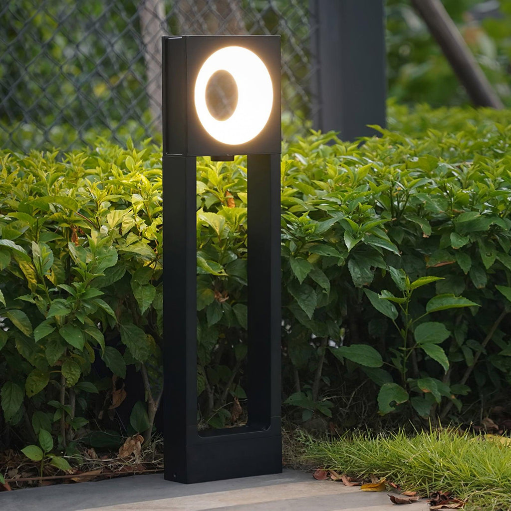 Molde Garden Outdoor Light | Aluminum & Acrylic | Black/White