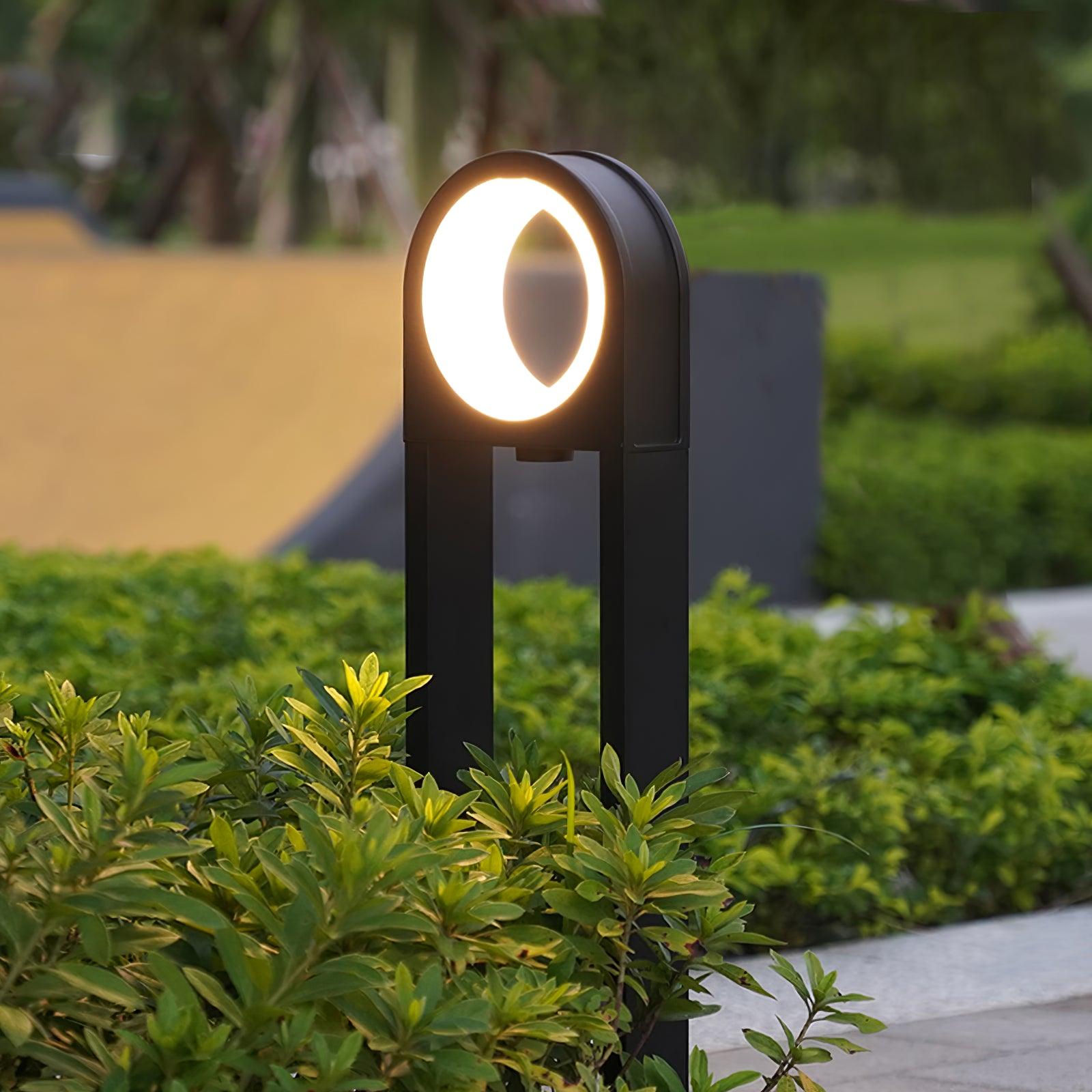 Molde Garden Outdoor Light | Aluminum & Acrylic | Black/White