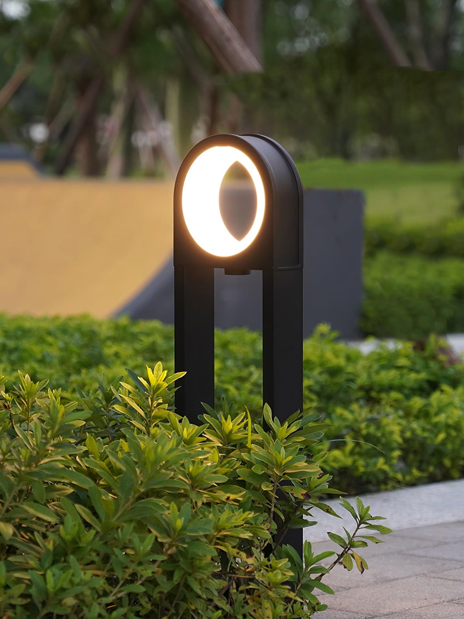 Molde Garden Outdoor Light | Aluminum & Acrylic | Black/White