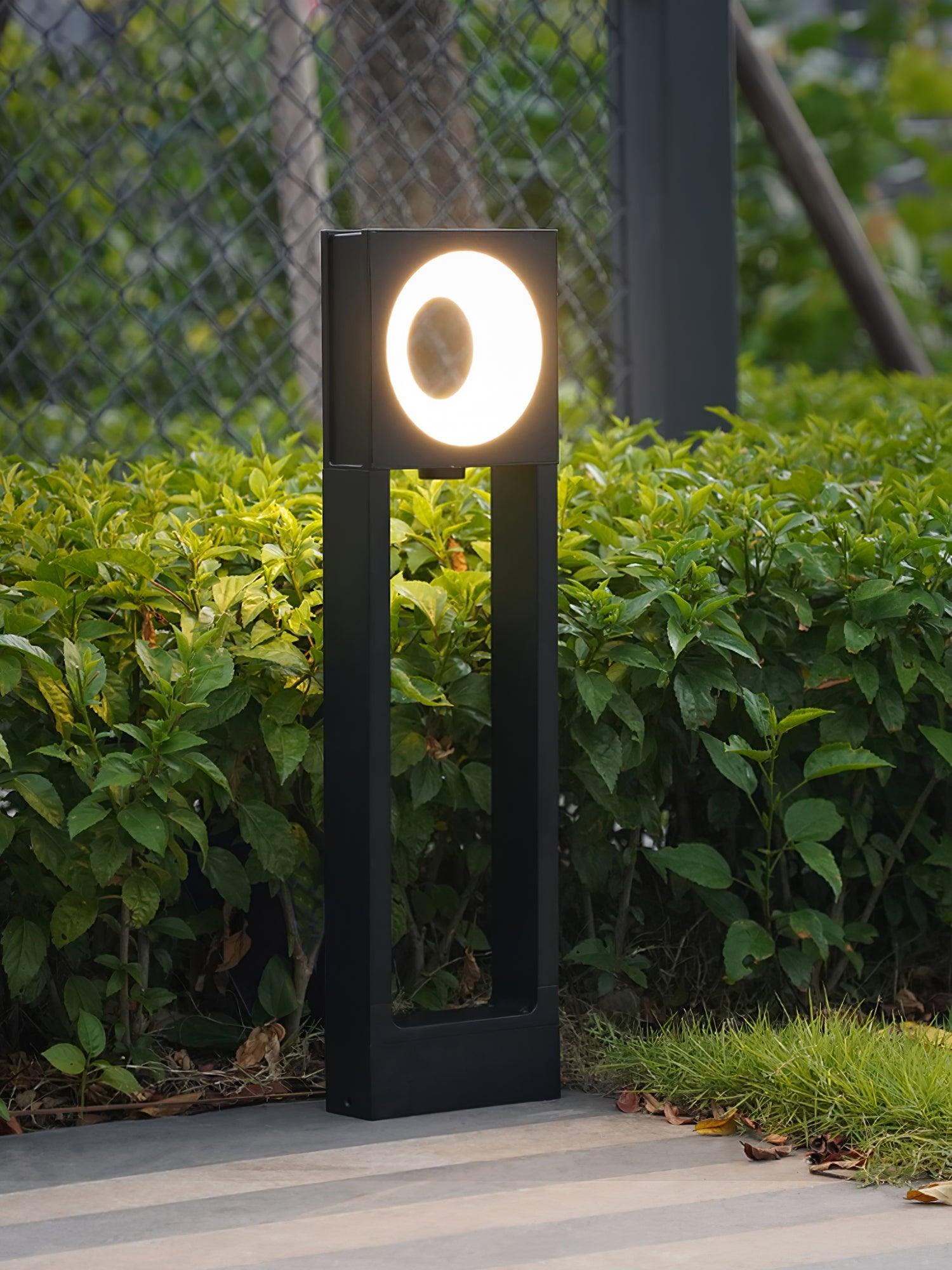 Molde Garden Outdoor Light | Aluminum & Acrylic | Black/White