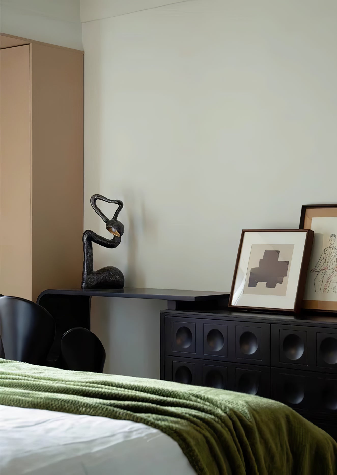 Myrrh Table Lamp | Metal & Fiberglass | Black