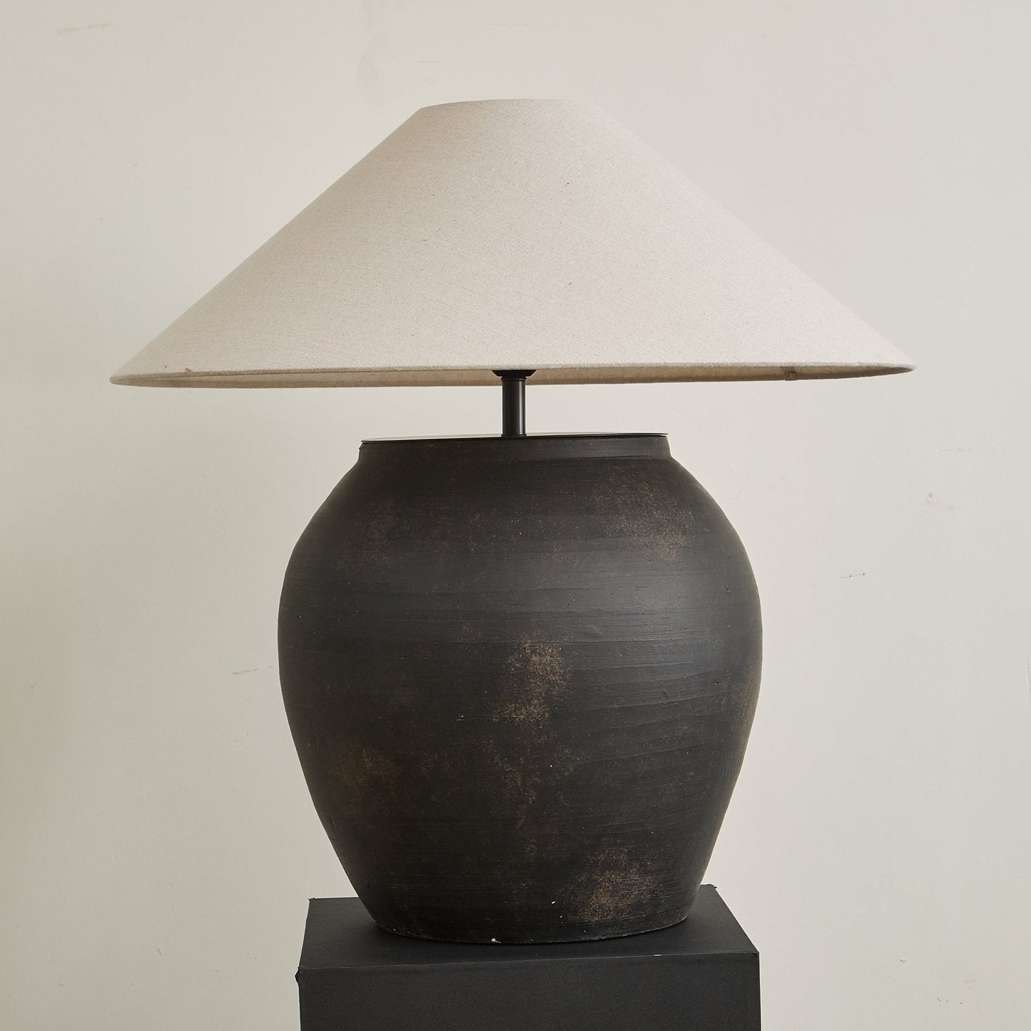Noira Terracotta Table Lamp | Terracotta | Black and White