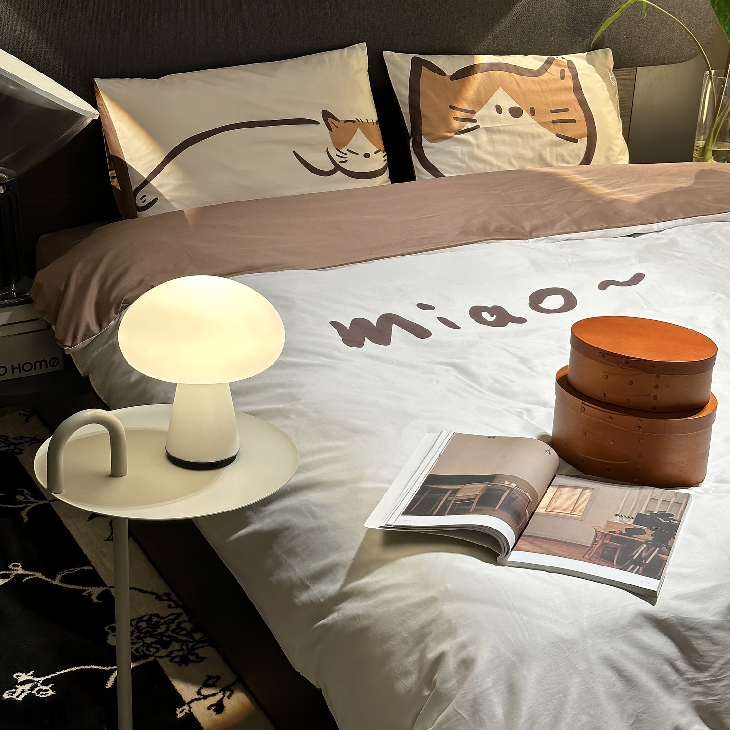 Portable Rechargeable Table Lamp | Metal & Glass | White