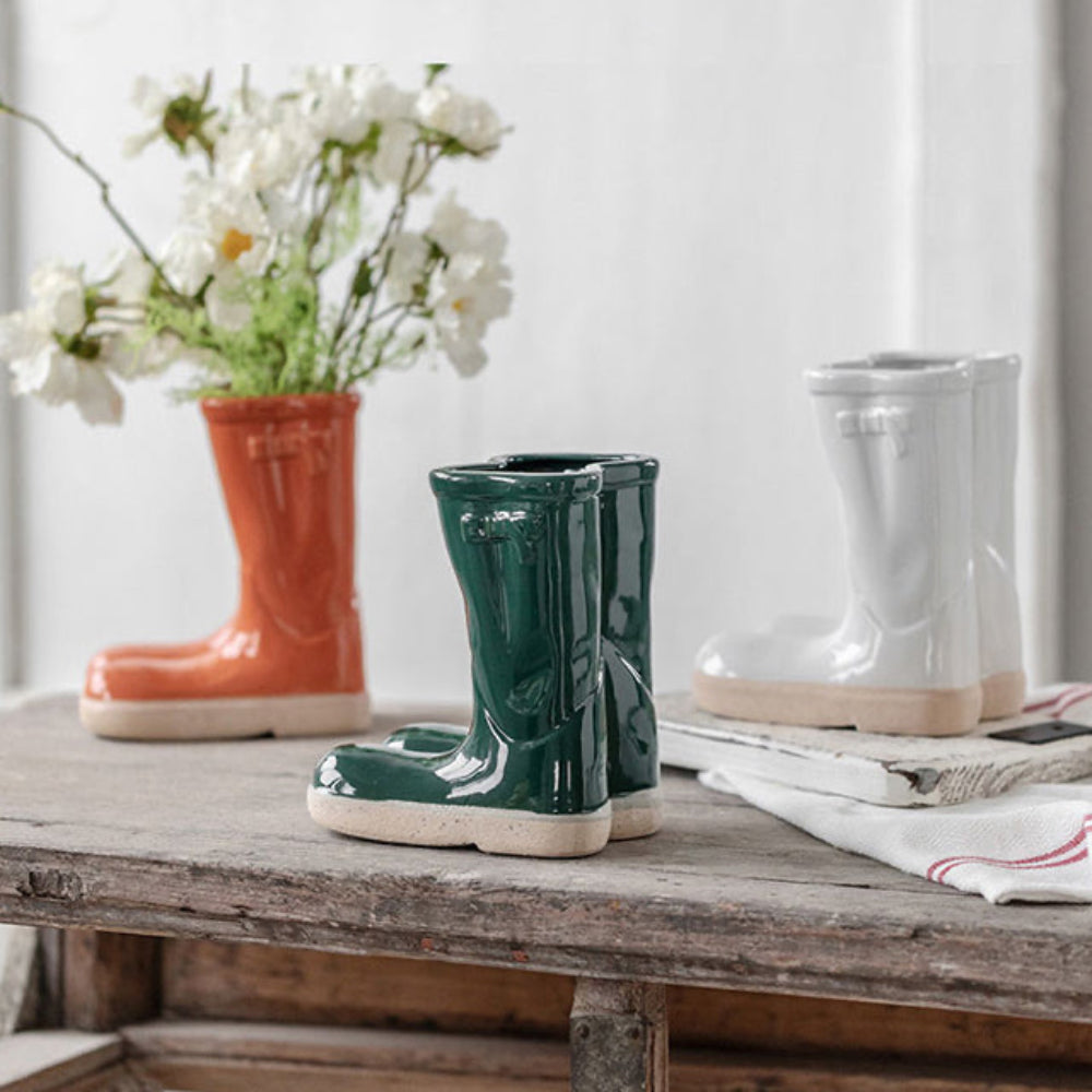 Stylisk Keramikvas med Unikt Stöveldesign – Dekorativ Blomvas för Modern Inredning