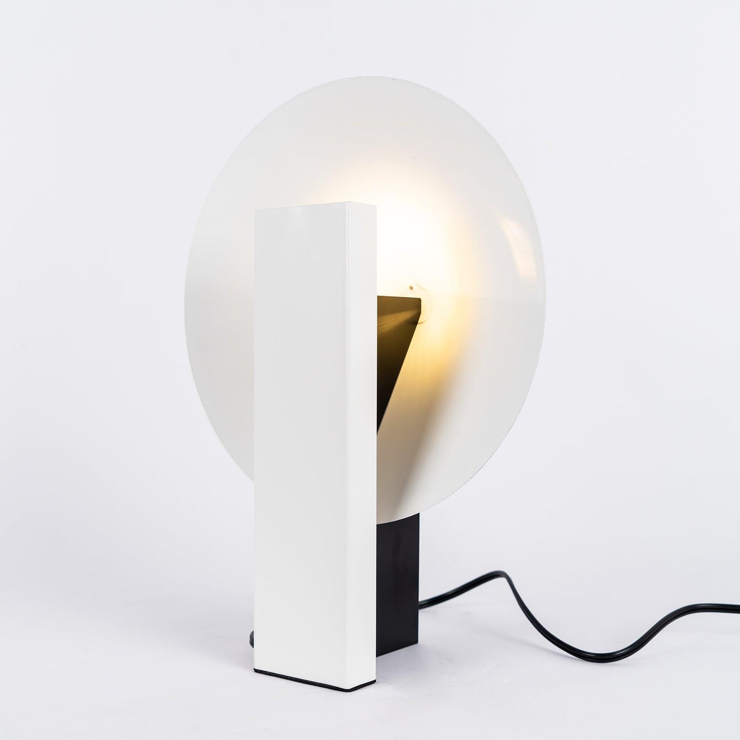 Orbe Table Lamp | Metal & Iron | Black and Red