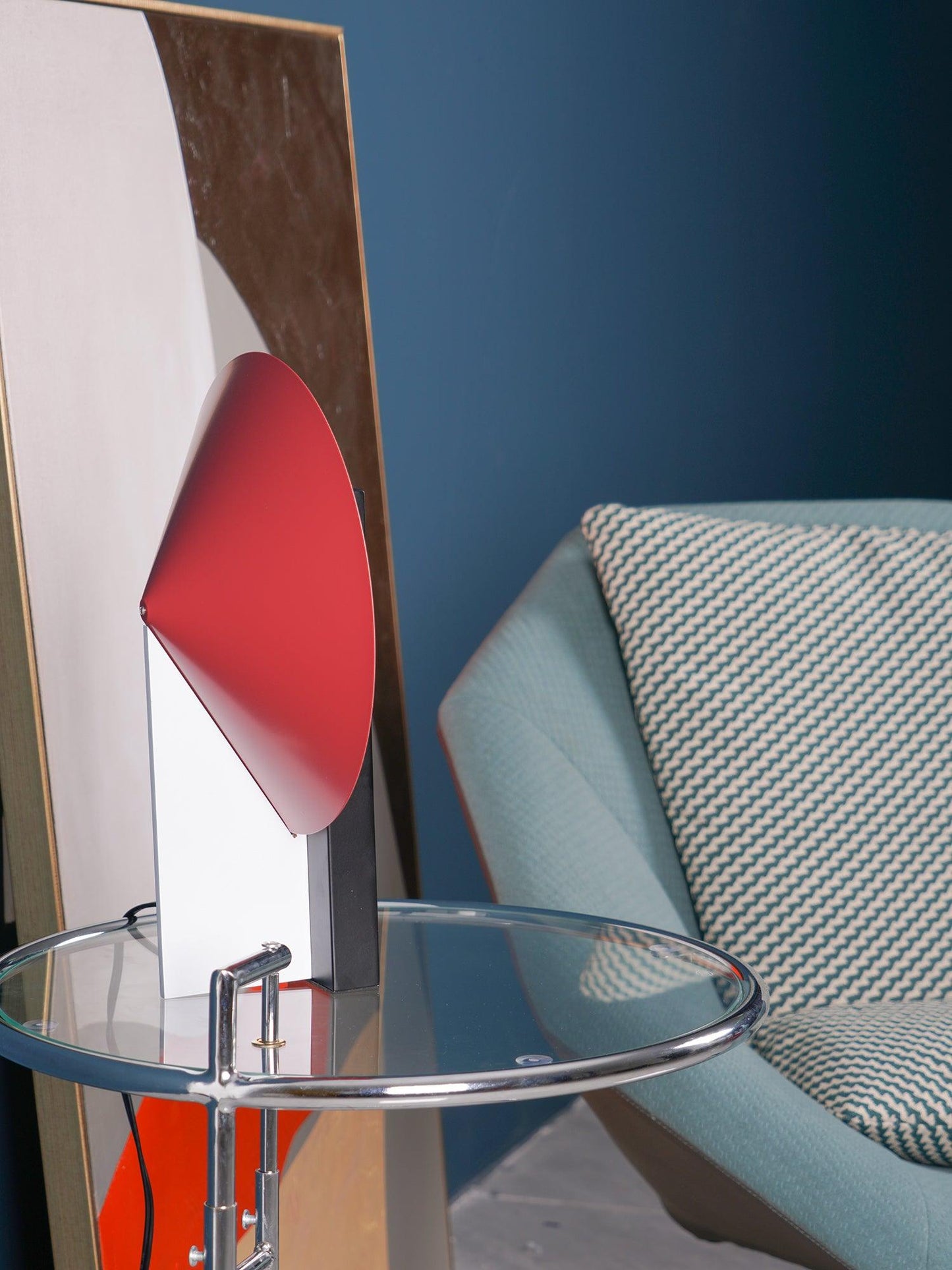 Orbe Table Lamp | Metal & Iron | Black and Red