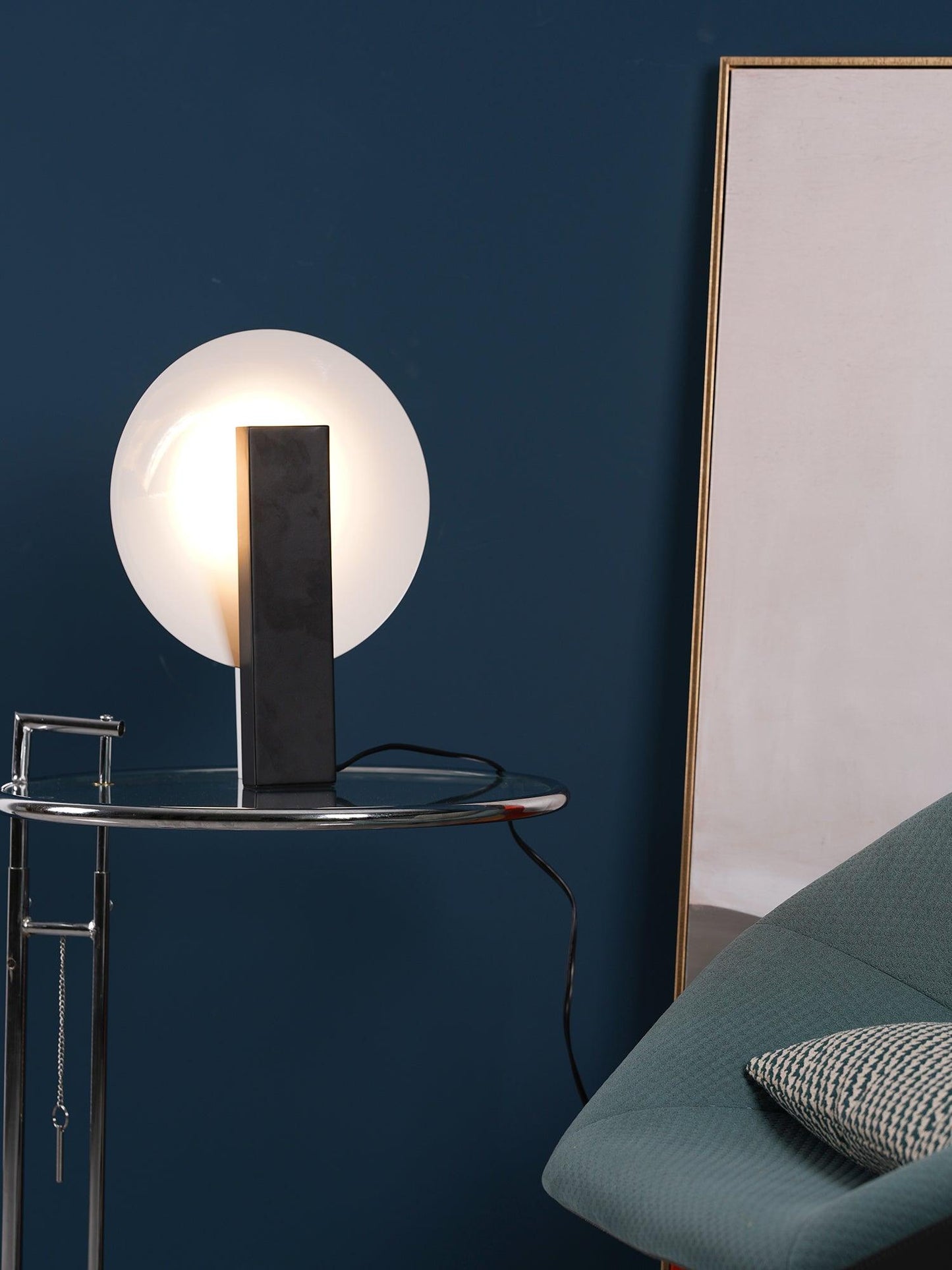 Orbe Table Lamp | Metal & Iron | Black and Red