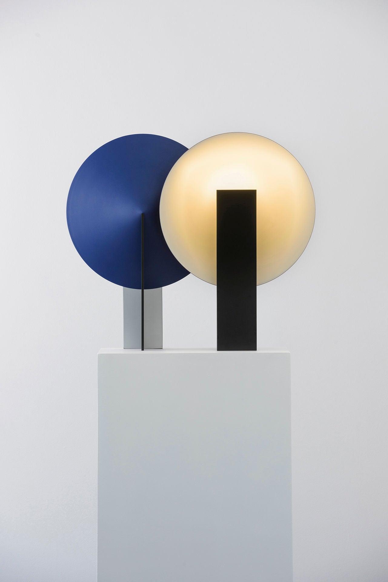 Orbe Table Lamp | Metal & Iron | Black and Red