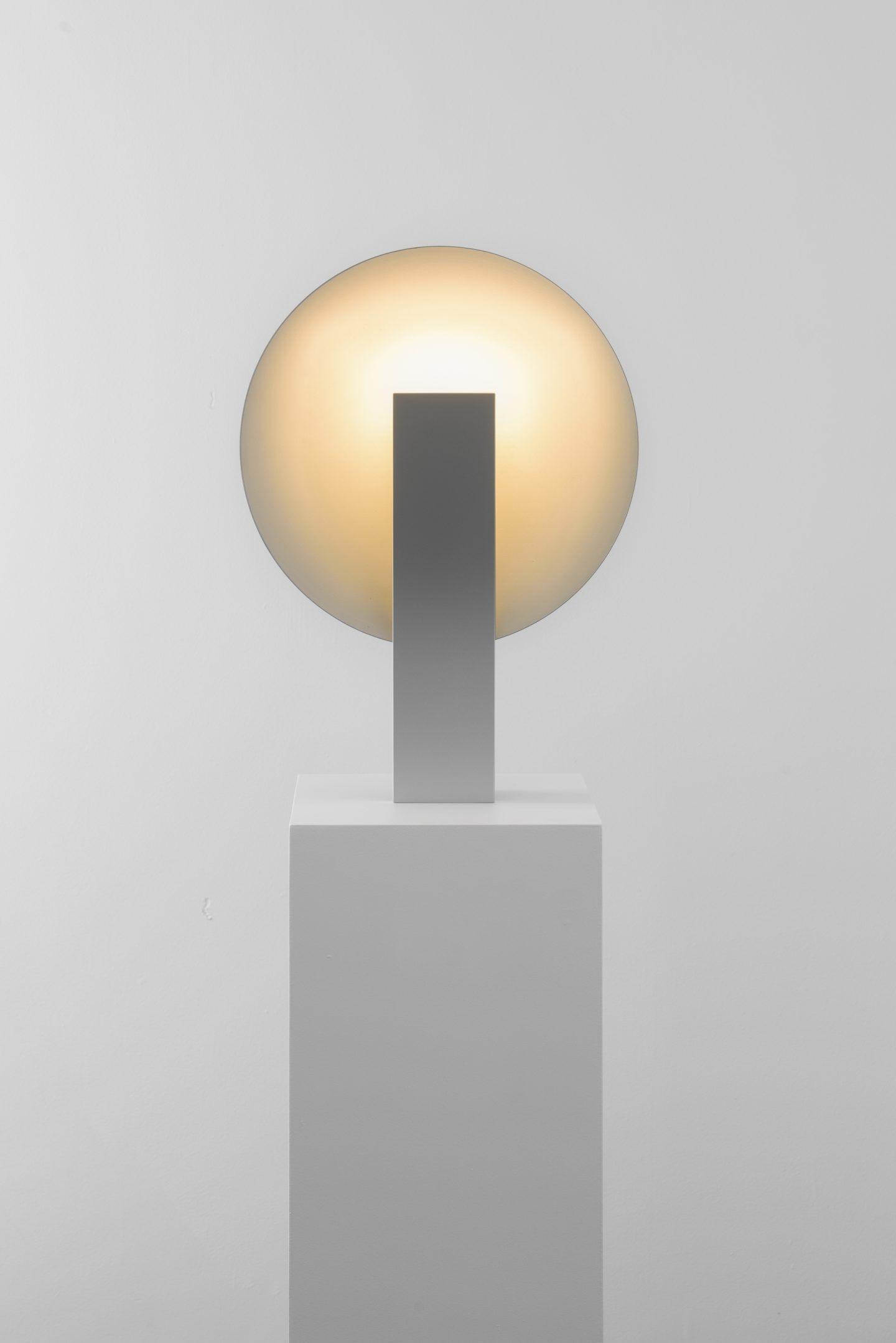 Orbe Table Lamp | Metal & Iron | Black and Red