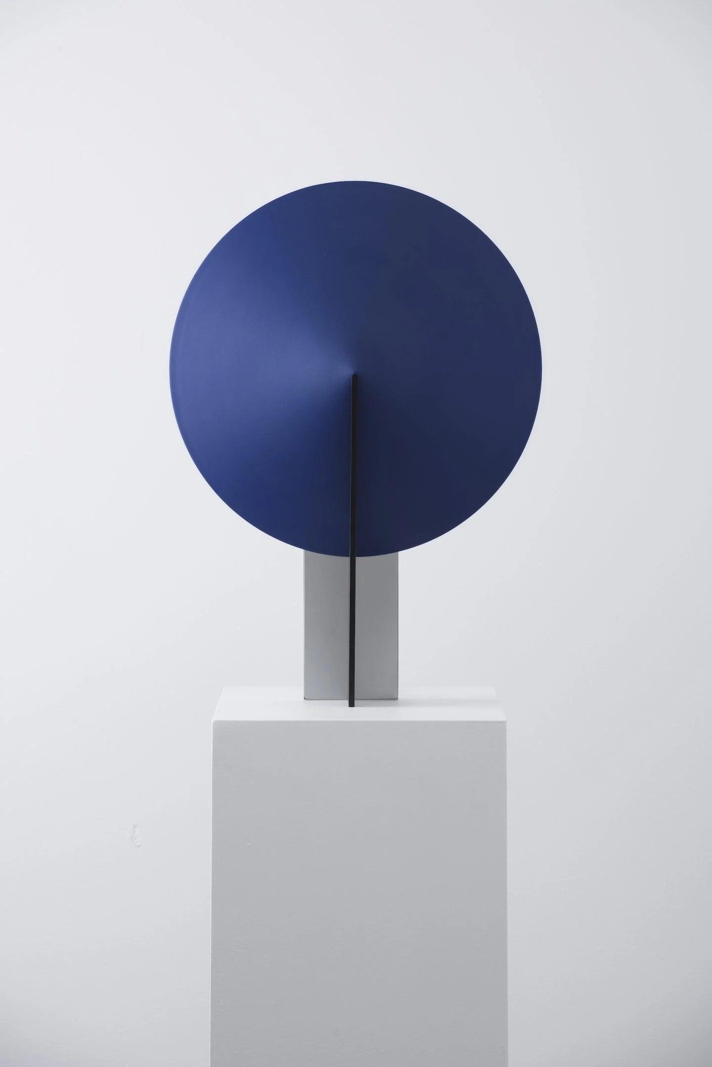 Orbe Table Lamp | Metal & Iron | Black and Red