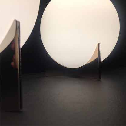 Oscar Table Lamp | Glass & Metal | Gold and White