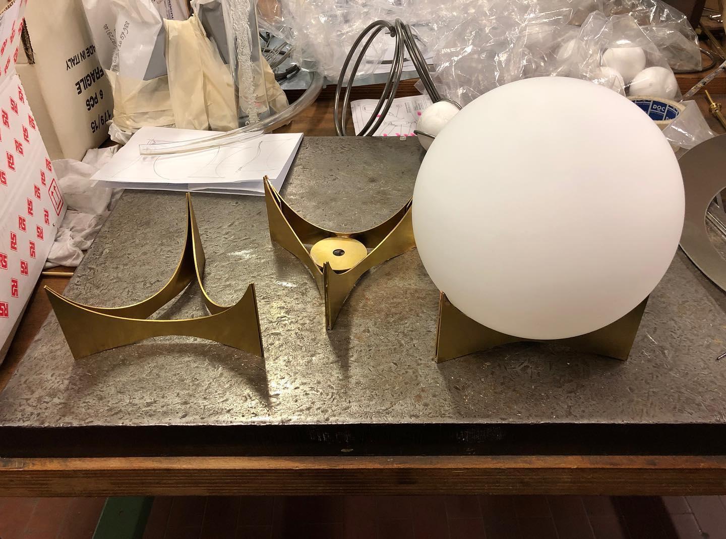 Oscar Table Lamp | Glass & Metal | Gold and White