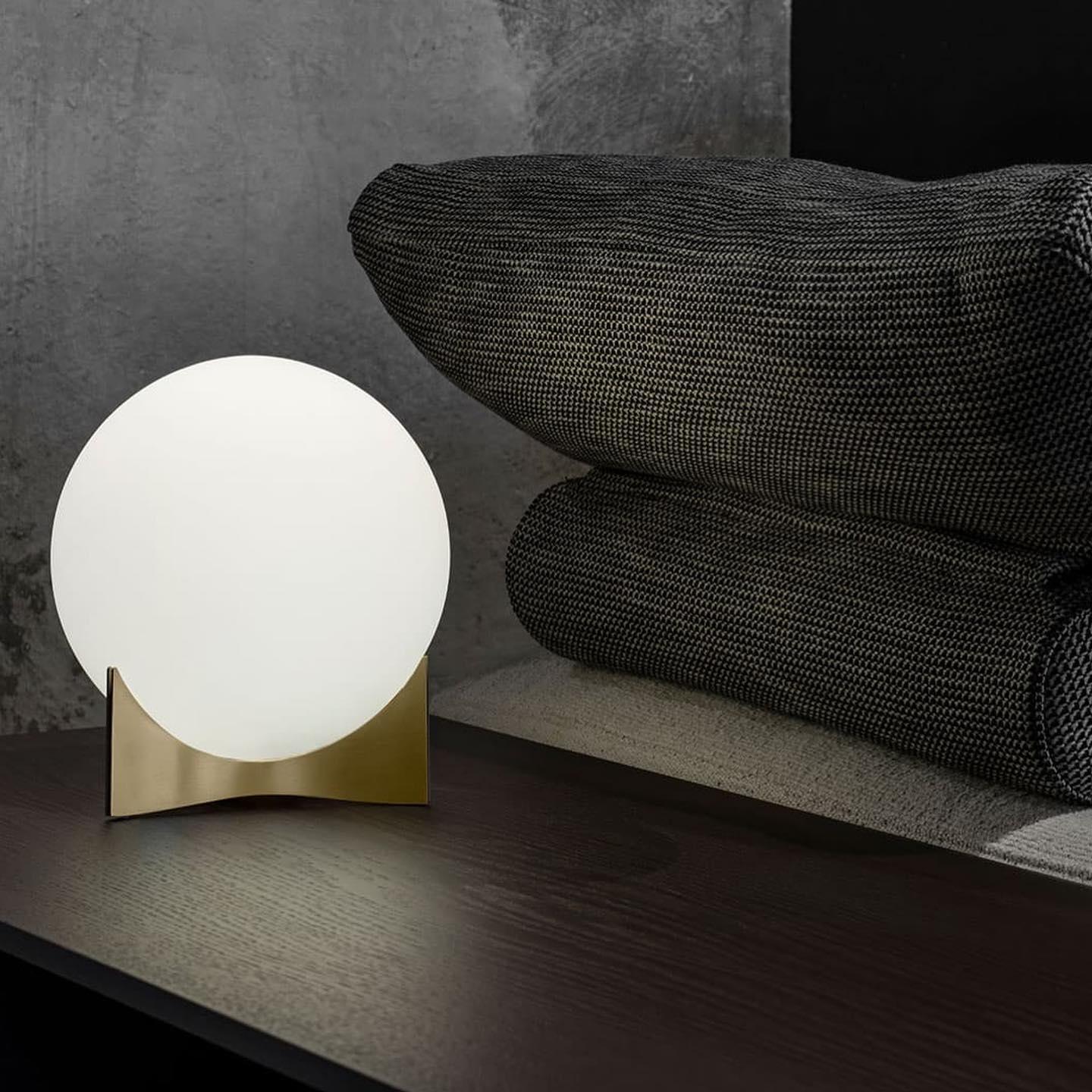 Oscar Table Lamp | Glass & Metal | Gold and White