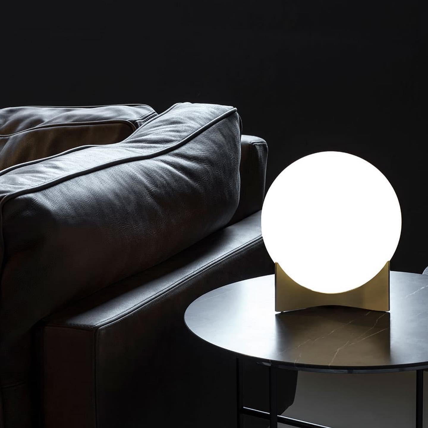 Oscar Table Lamp | Glass & Metal | Gold and White